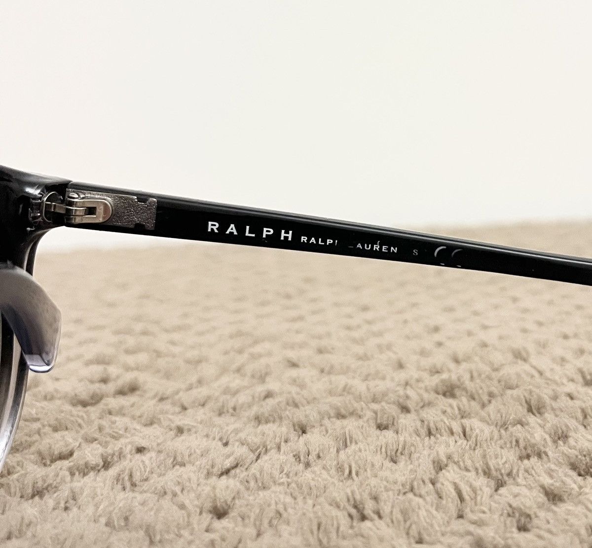 Ralph Lauren Ralph Lauren Sunglasses Gradient Classic Style with Case Size ONE SIZE - 8 Thumbnail