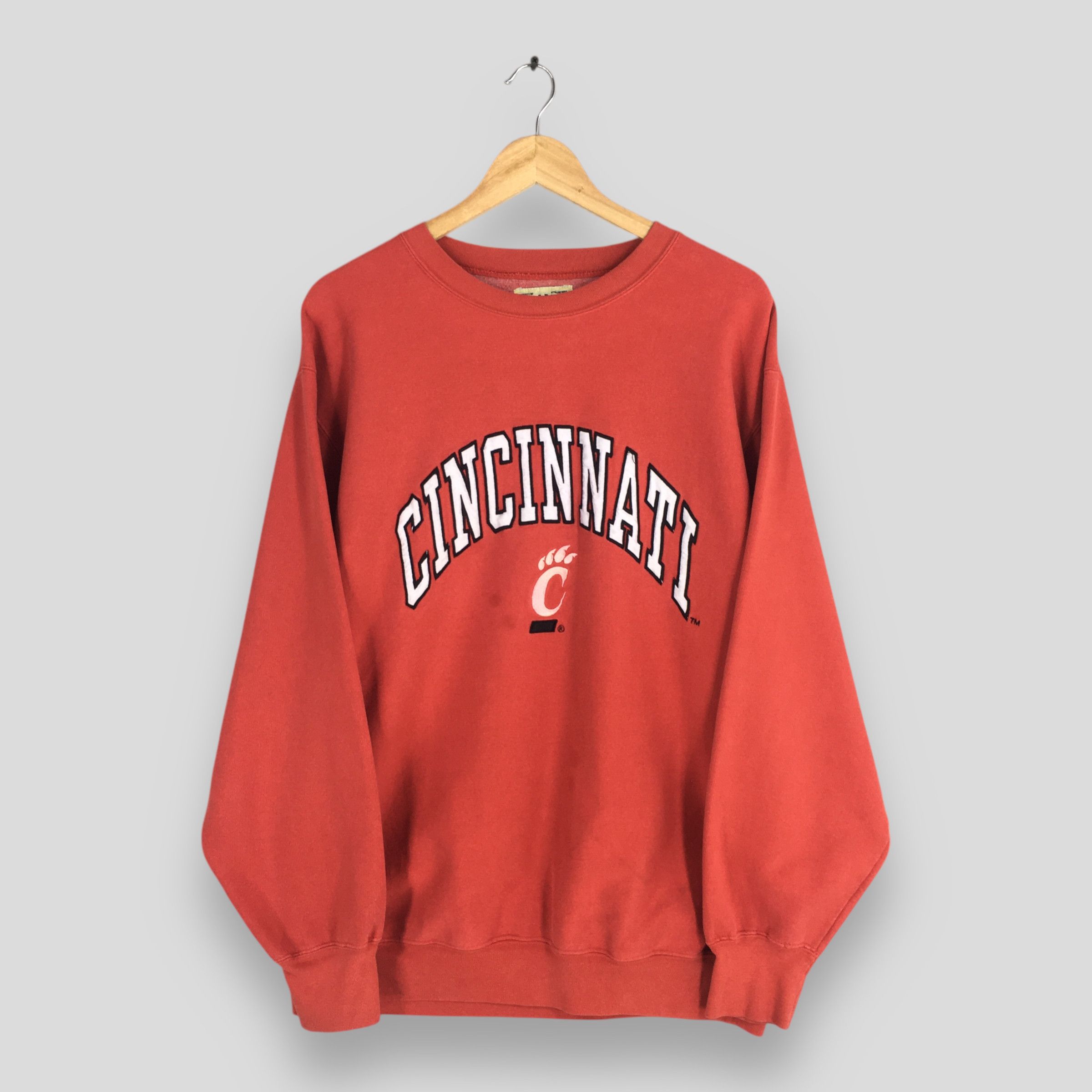 NCAA × Vintage Vintage Cincinnati Bearcats NCAA Red Sweatshirt Large Size US L / EU 52-54 / 3 - 1 Thumbnail