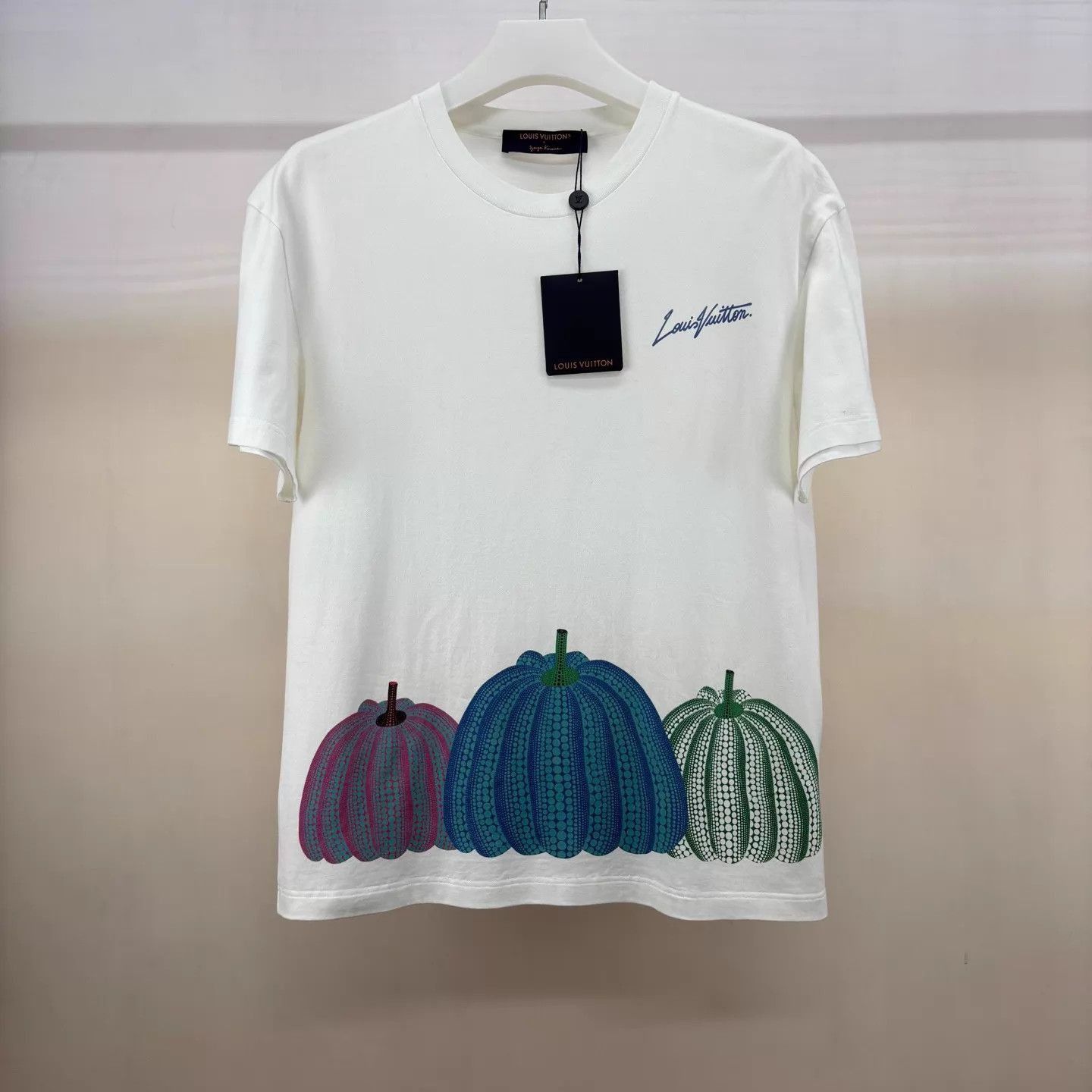 Louis Vuitton White Short-Sleeve T-Shirt with Pumpkin Print Size US S / EU 44-46 / 1 - 1 Thumbnail