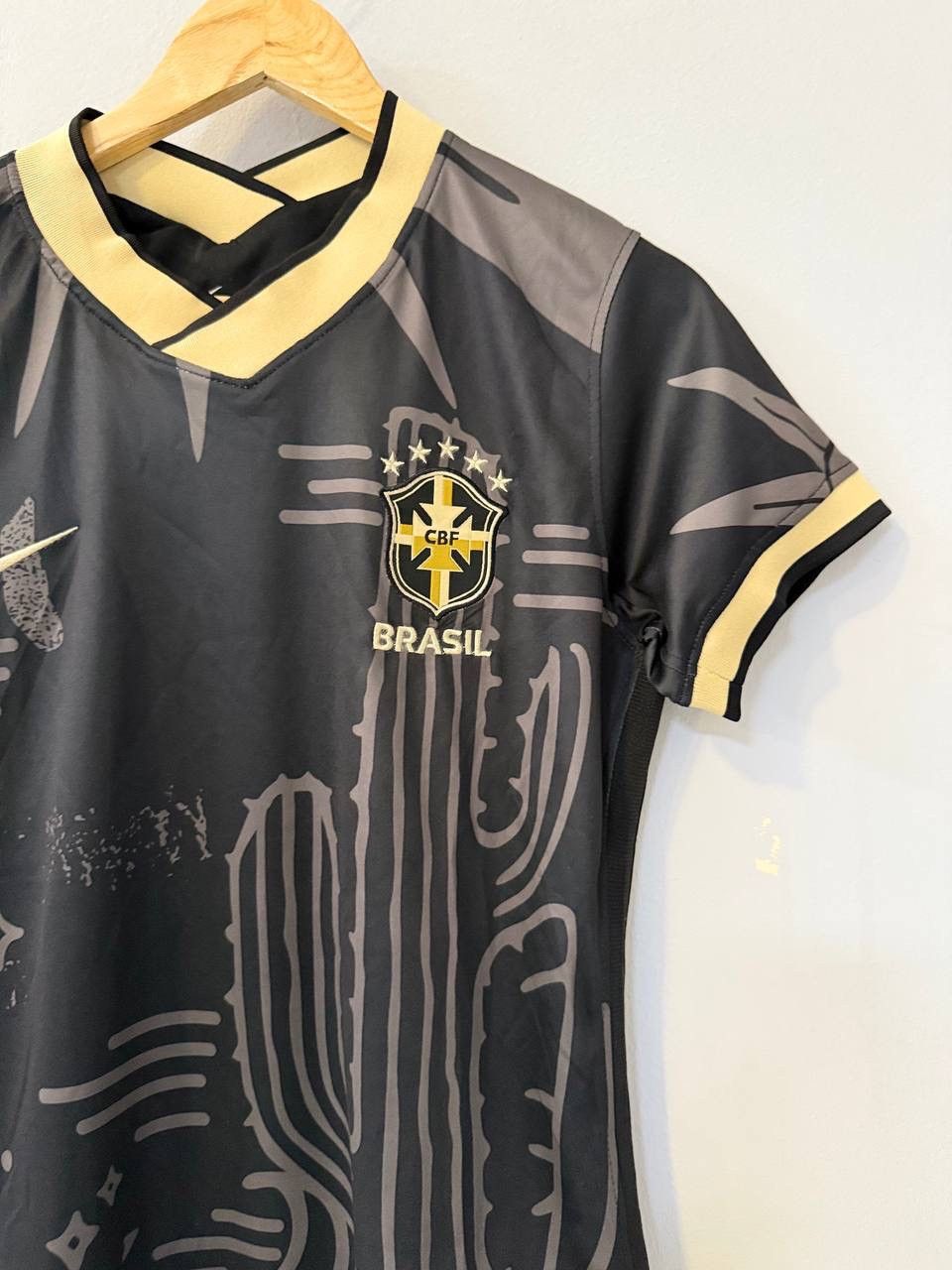 Nike Nike Brazil Soccer Jersey Womenswear Streetwear Rare M Size M / US 6-8 / IT 42-44 - 2 Thumbnail