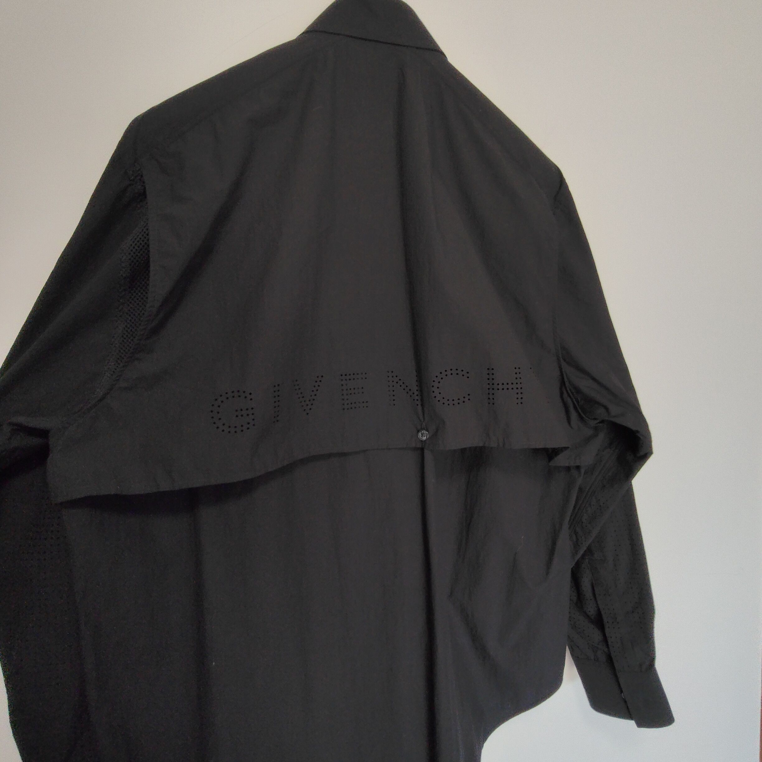 Givenchy Laser cut logo shirt Size US S / EU 44-46 / 1 - 10 Thumbnail