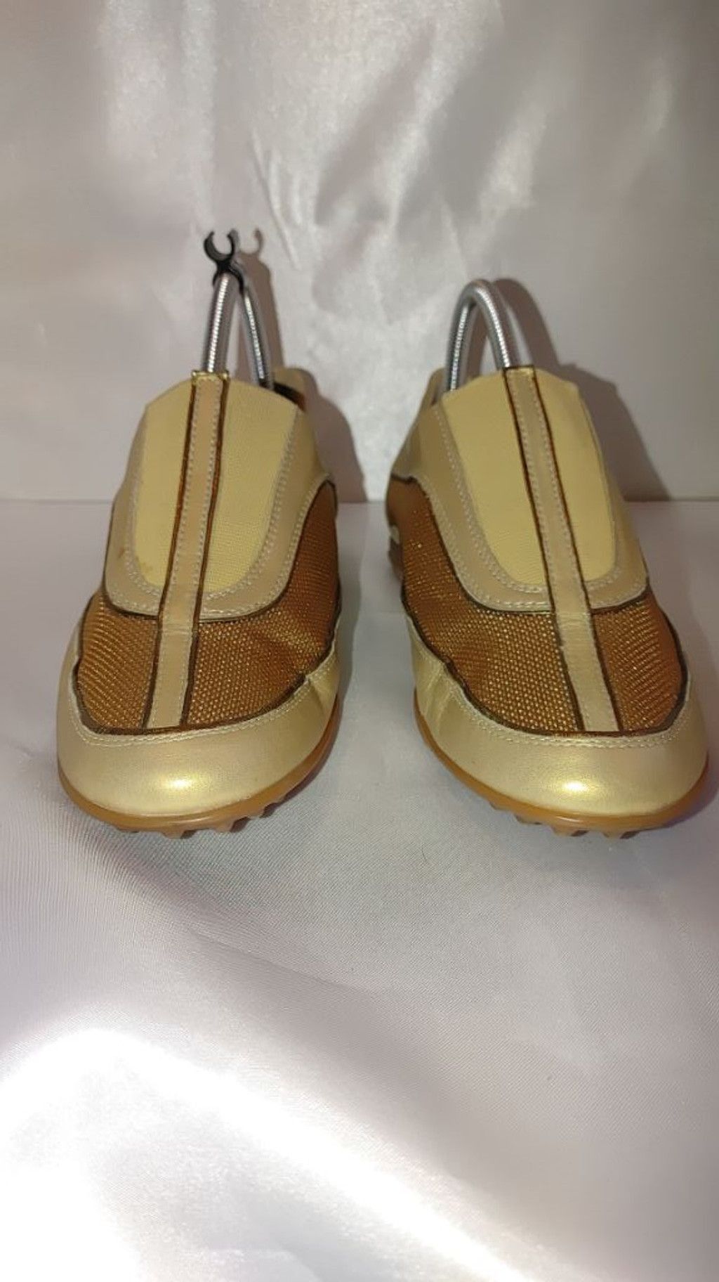 The Unbranded Brand Amalfi by Rangoni Metallic Gold Italian Sneakers Size 8.5B Size US 8.5 / IT 38.5 - 5 Thumbnail