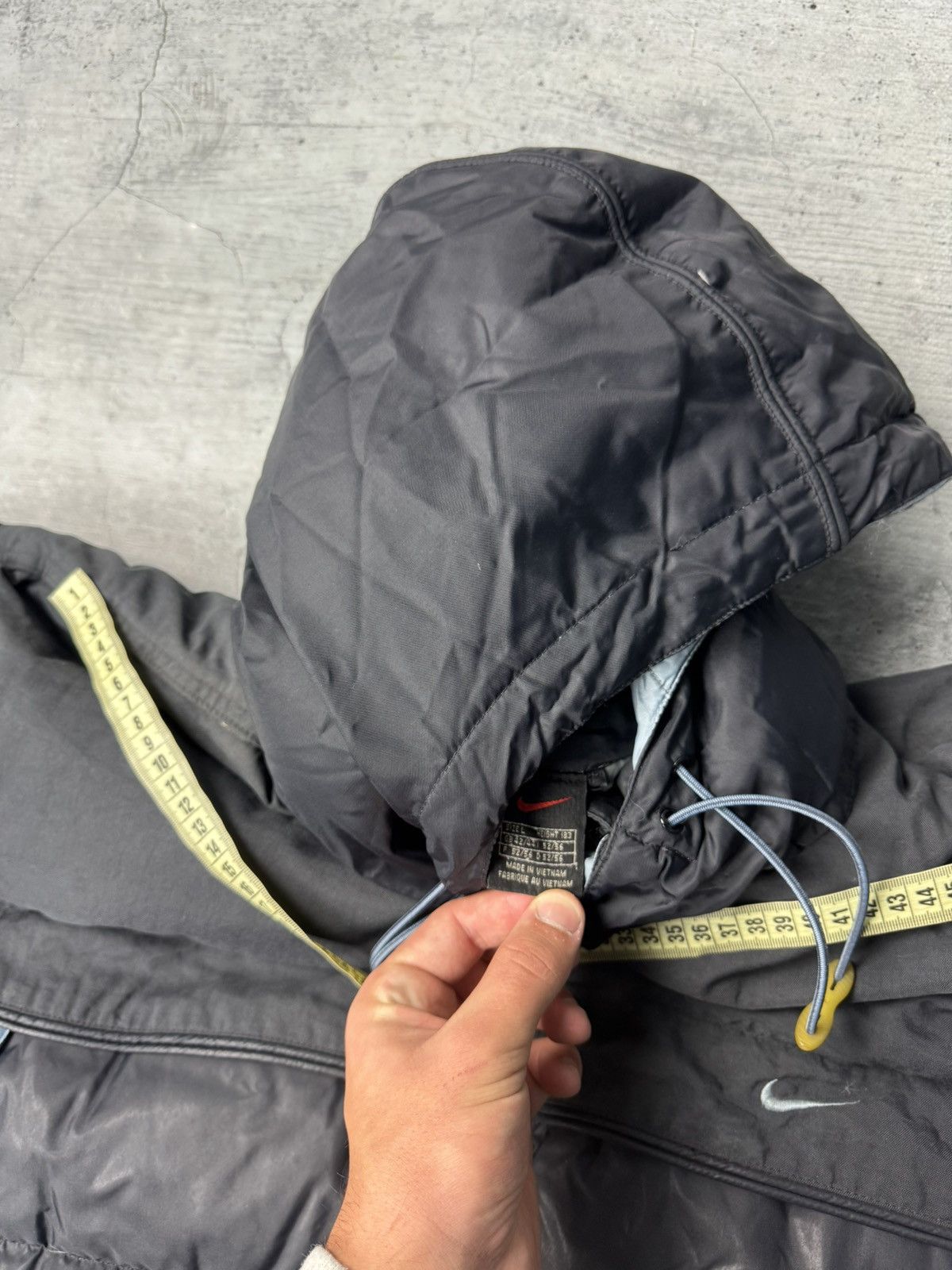 Nike Vintage Nike Distressed Retro Puffer Down Jacket Size US L / EU 52-54 / 3 - 12 Thumbnail