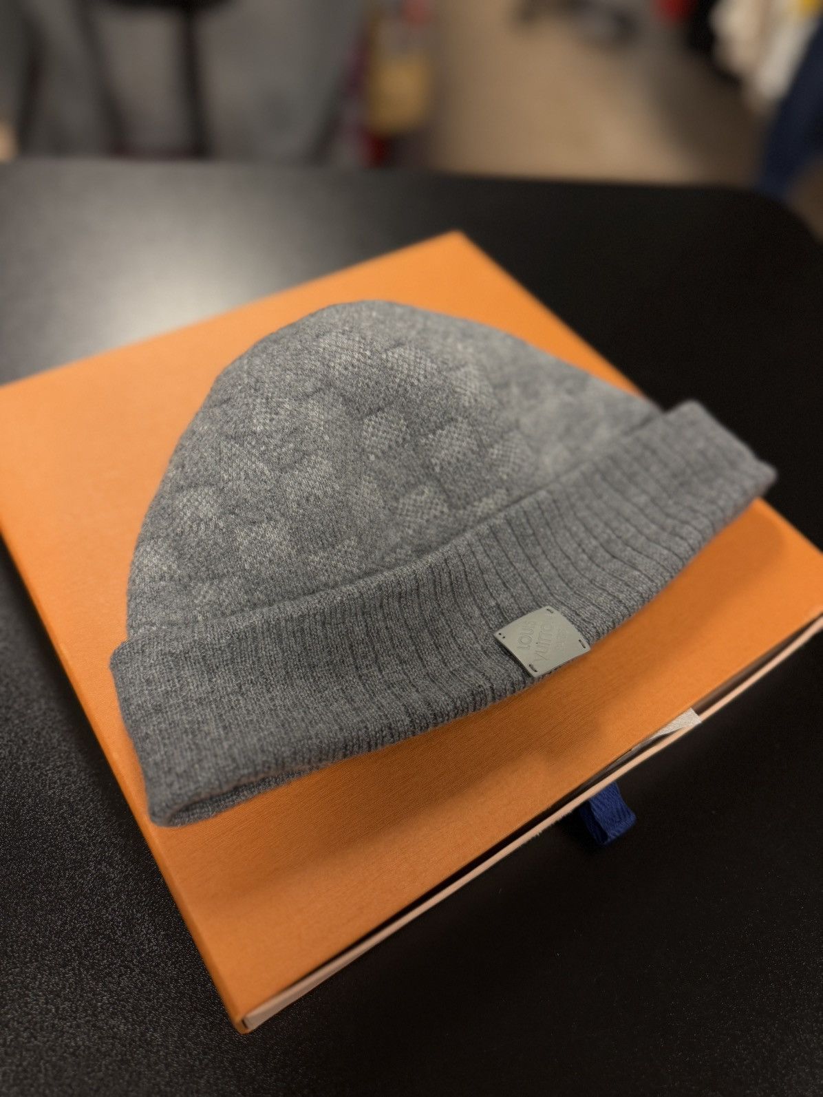 Louis Vuitton Louis Vuitton Grey Beanie Box + Reciept Size ONE SIZE - 6 Thumbnail