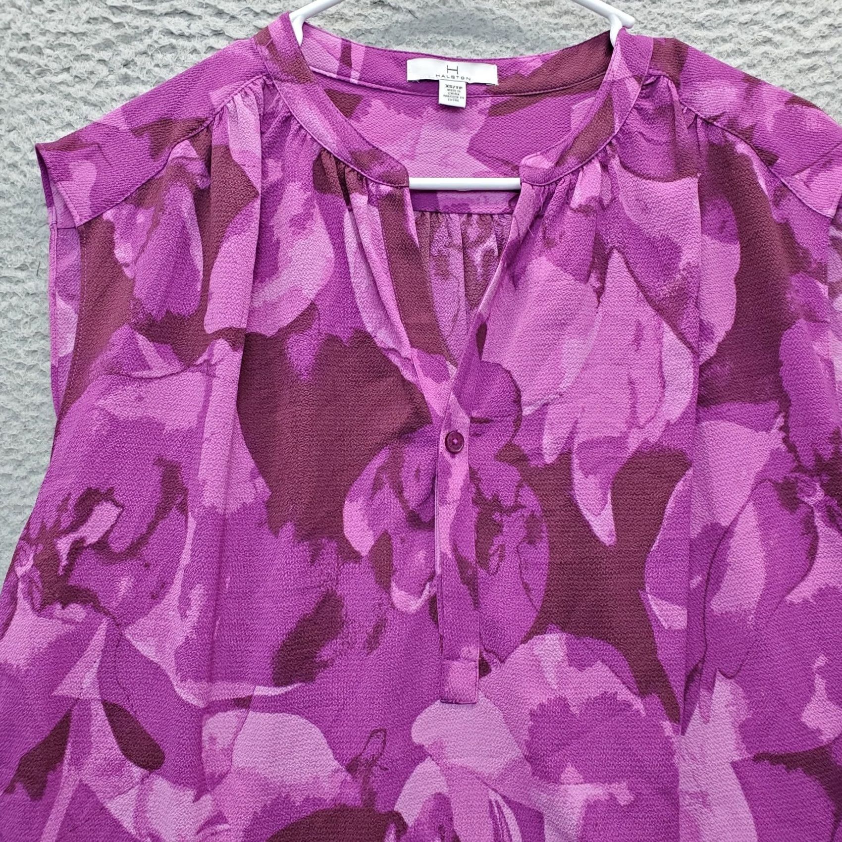 Halston Halston Blouse Women's XS Multicolor Tie Dye Sleeveless V-Neck Button 1/4 Rounded Hem Casual Shaping Mens Womens Size XS / US 0-2 / IT 36-38 - 7 Thumbnail
