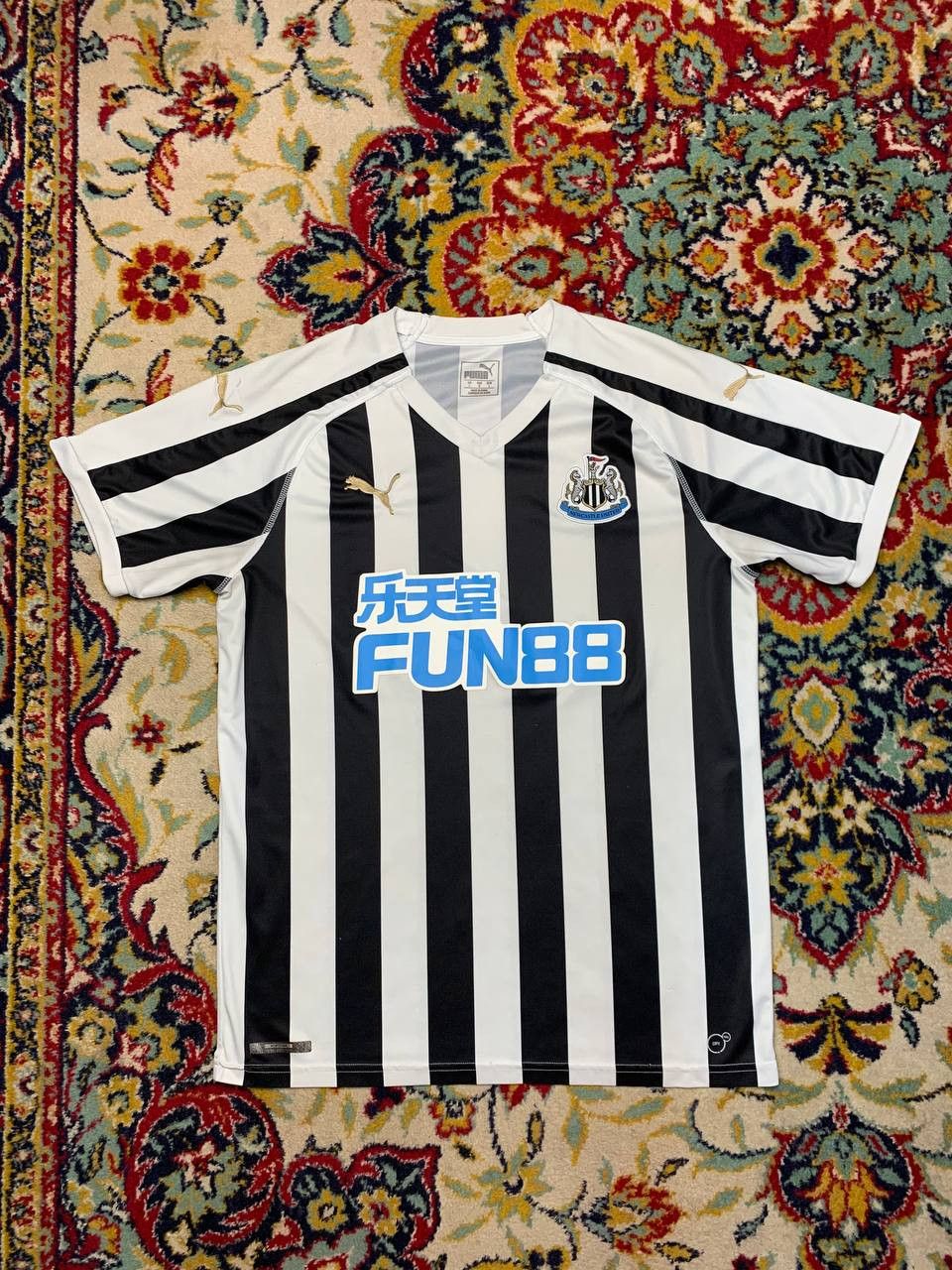 Puma NEWCASTLE UNITED 2018 2019 HOME FOOTBALL SHIRT SOCCER JERSEY Size US L / EU 52-54 / 3 - 1 Thumbnail