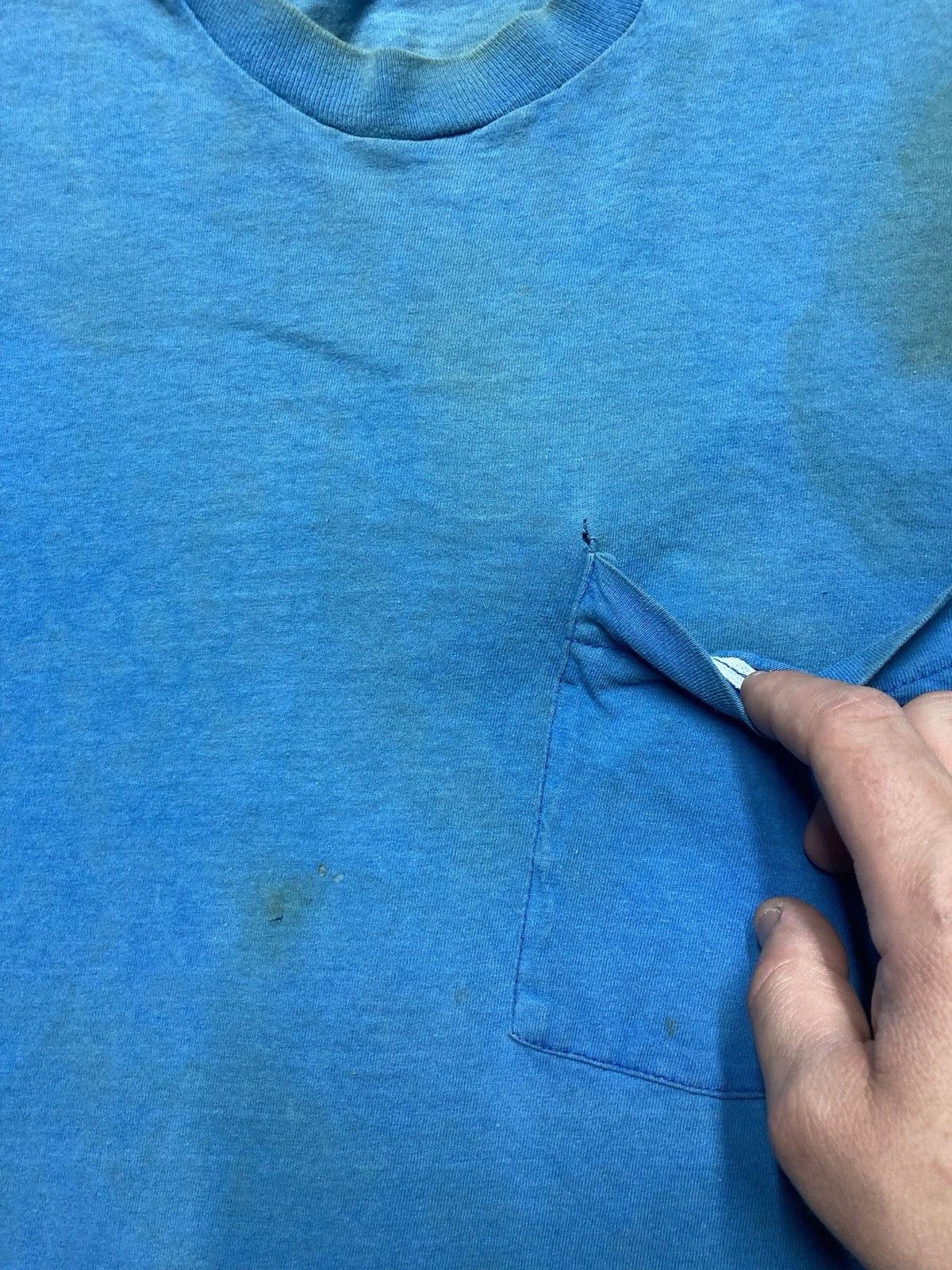 Vintage 80s pocket t shirt blank light blue distressed grunge medium Size US M / EU 48-50 / 2 - 6 Thumbnail