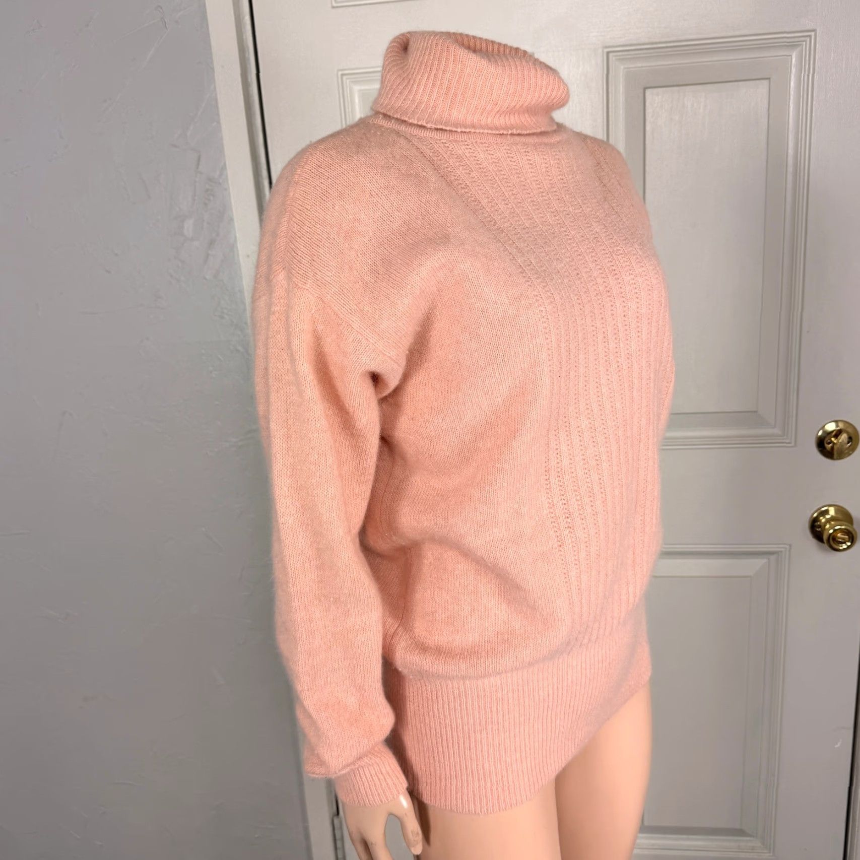 Liz Claiborne VINTAGE Liz Claiborne Womens M Sweater Angora Rabbit Wool Turtleneck Pink 90s Womens Size M / US 6-8 / IT 42-44 - 4 Thumbnail