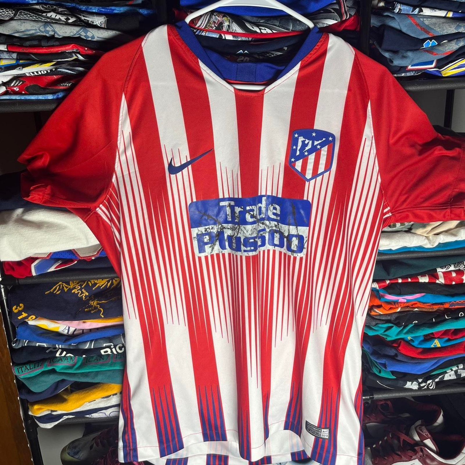 Nike Athletico madrid 2018 home kit jersey Size US M / EU 48-50 / 2 - 1 Thumbnail