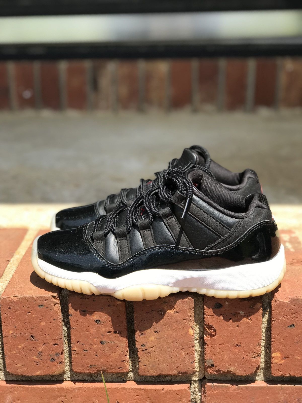 Jordan Brand Air Jordan Retro 11 Low 72-10 GS Size 5Y / 6.5 Size US 5 / EU 37 - 2 Thumbnail