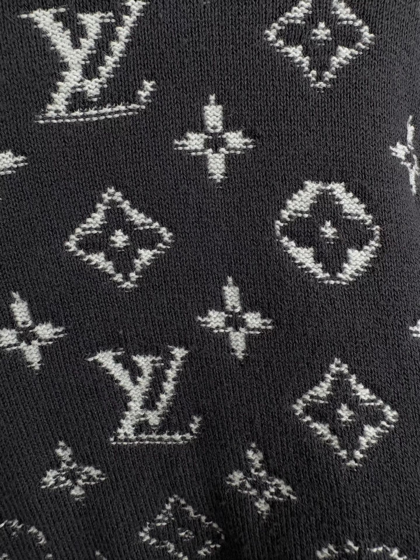 Louis Vuitton LOUIS VUITTON Grey Blue Gradient Monogram Knit Sweater Size US M / EU 48-50 / 2 - 3 Thumbnail
