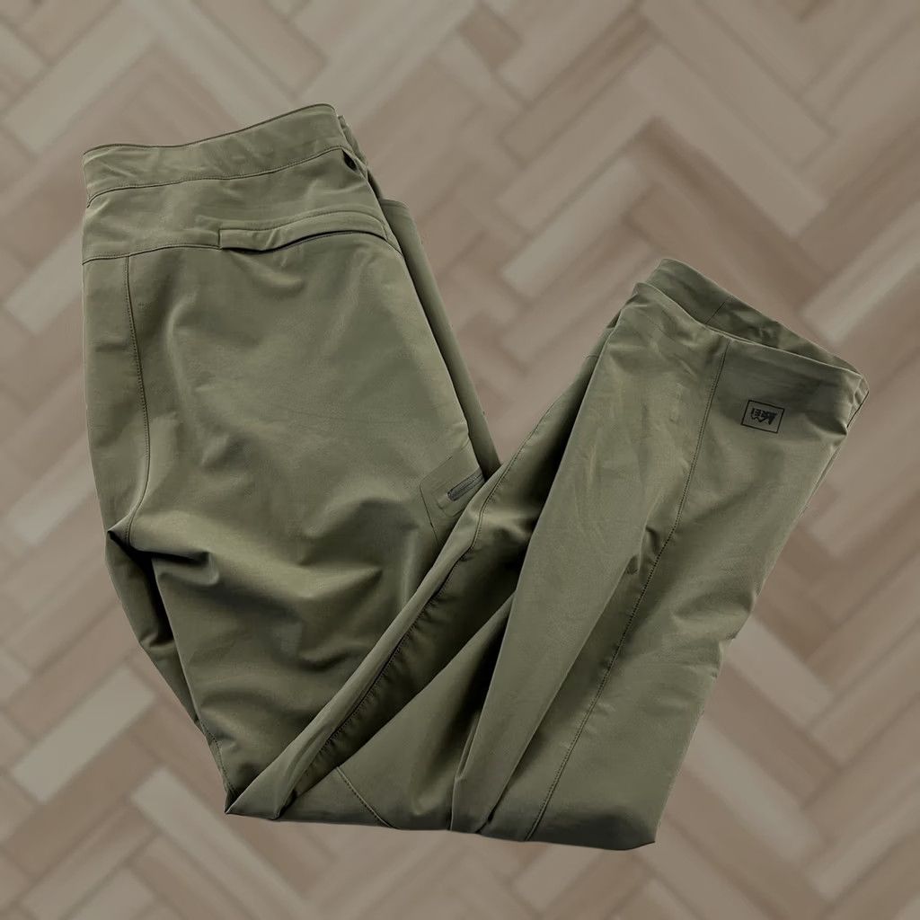 Vintage REI Hiking Pants Men L 32" Inseam Khaki Beige Green Nylon Poly Shirt/Khakis Mens Size US 33 - 1 Thumbnail