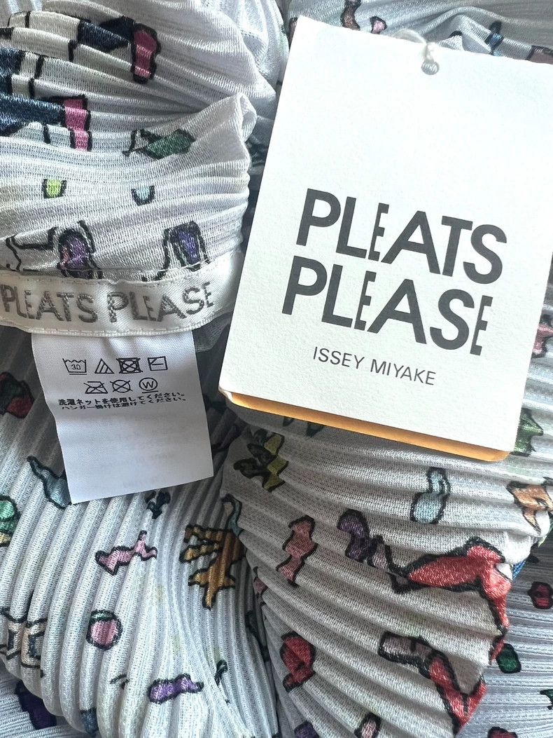 Issey Miyake Issey Miyake Graffiti sports figure dress Size XXL / US 16-18 / IT 52-54 - 3 Thumbnail