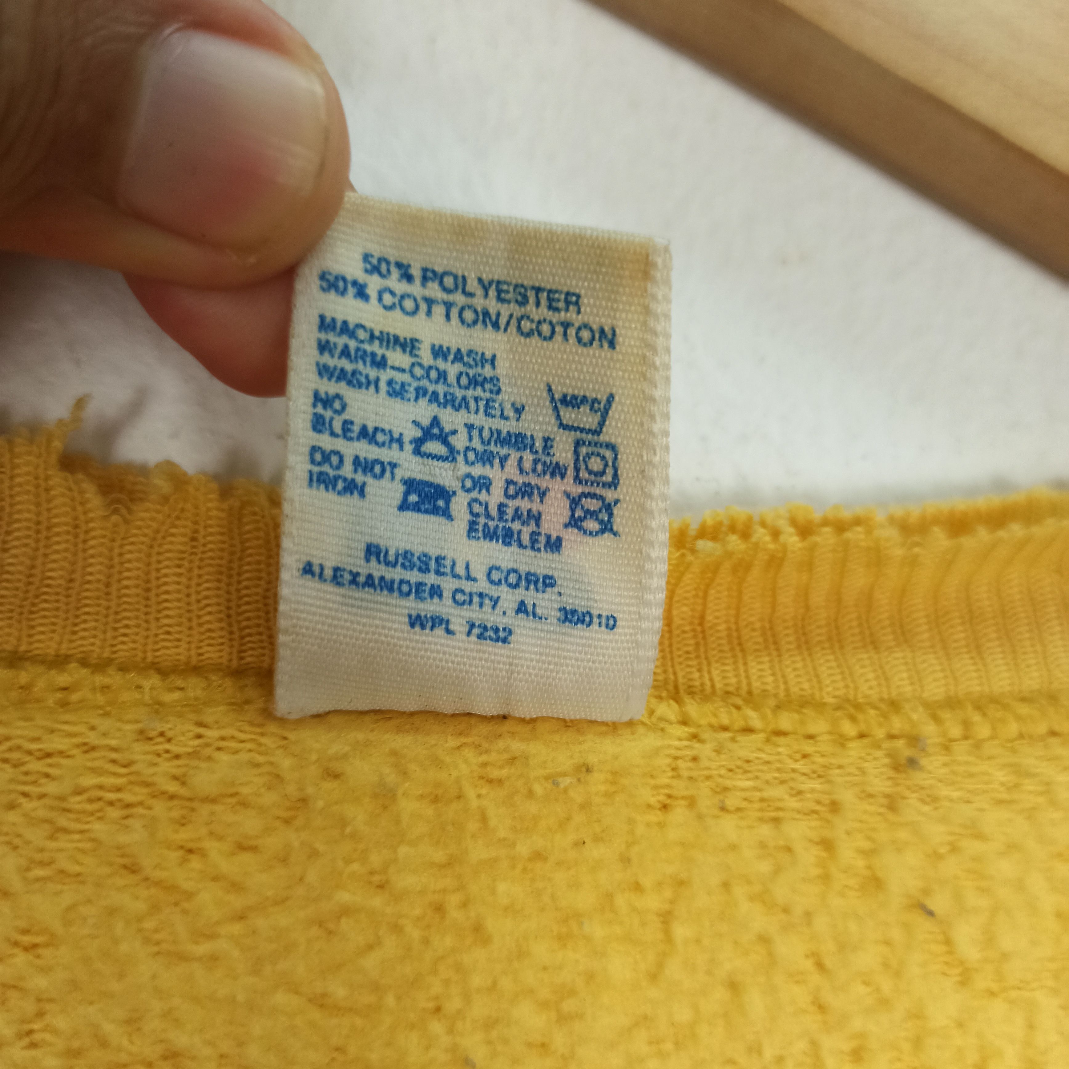 Russell Athletic vintage Distressed Russell Athletic Sweatshirt Size US L / EU 52-54 / 3 - 11 Thumbnail