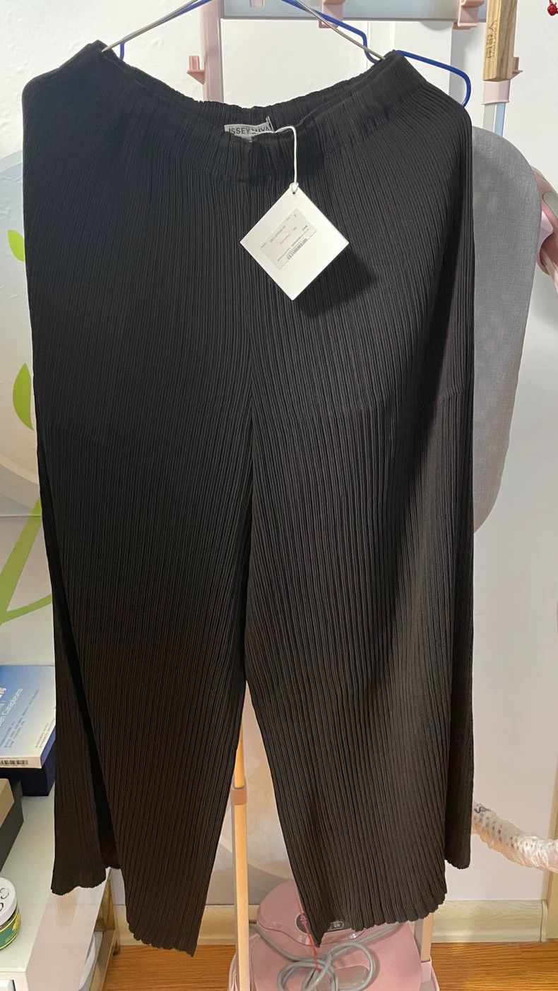 Issey Miyake Issey Miyake size:2 Black pleated trousers Size 22" - 2 Thumbnail