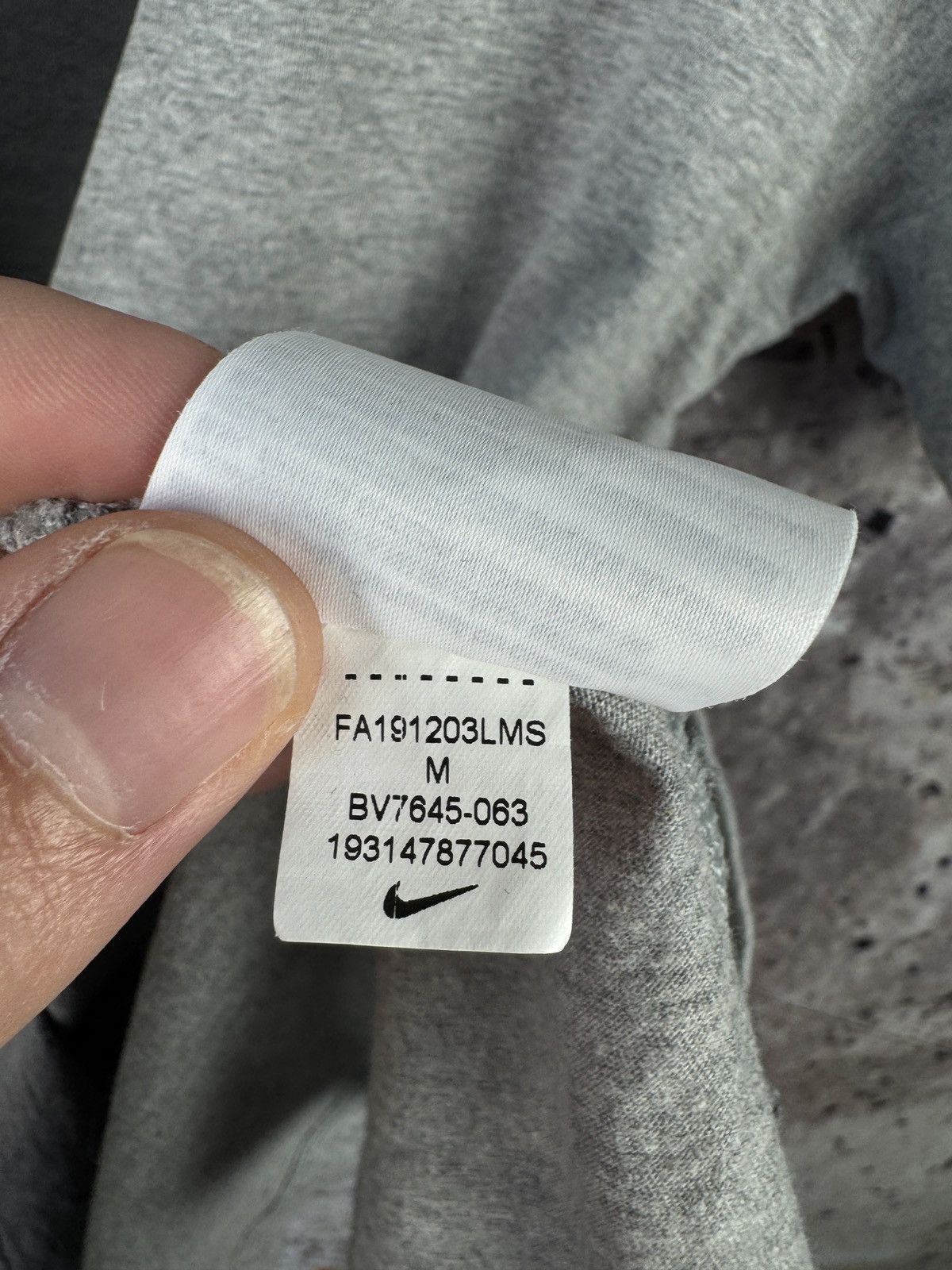 Nike Nike Men’s Grey T-Shirt Large Black Swoosh Logo Size Medium Size US M / EU 48-50 / 2 - 7 Thumbnail