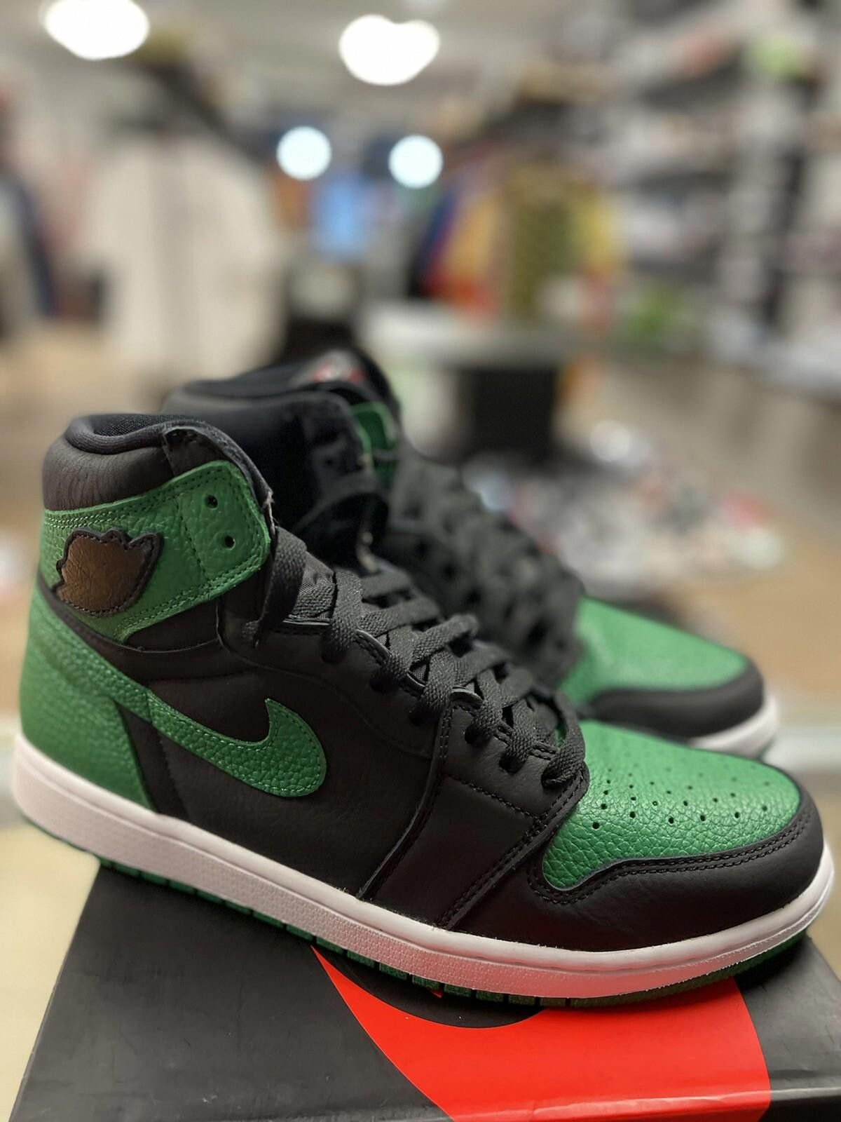 Jordan Brand Size 10.5 - Jordan 1 Retro High OG Pine Green 2.0 555088-030 Size US 10.5 / EU 43-44 - 3 Thumbnail