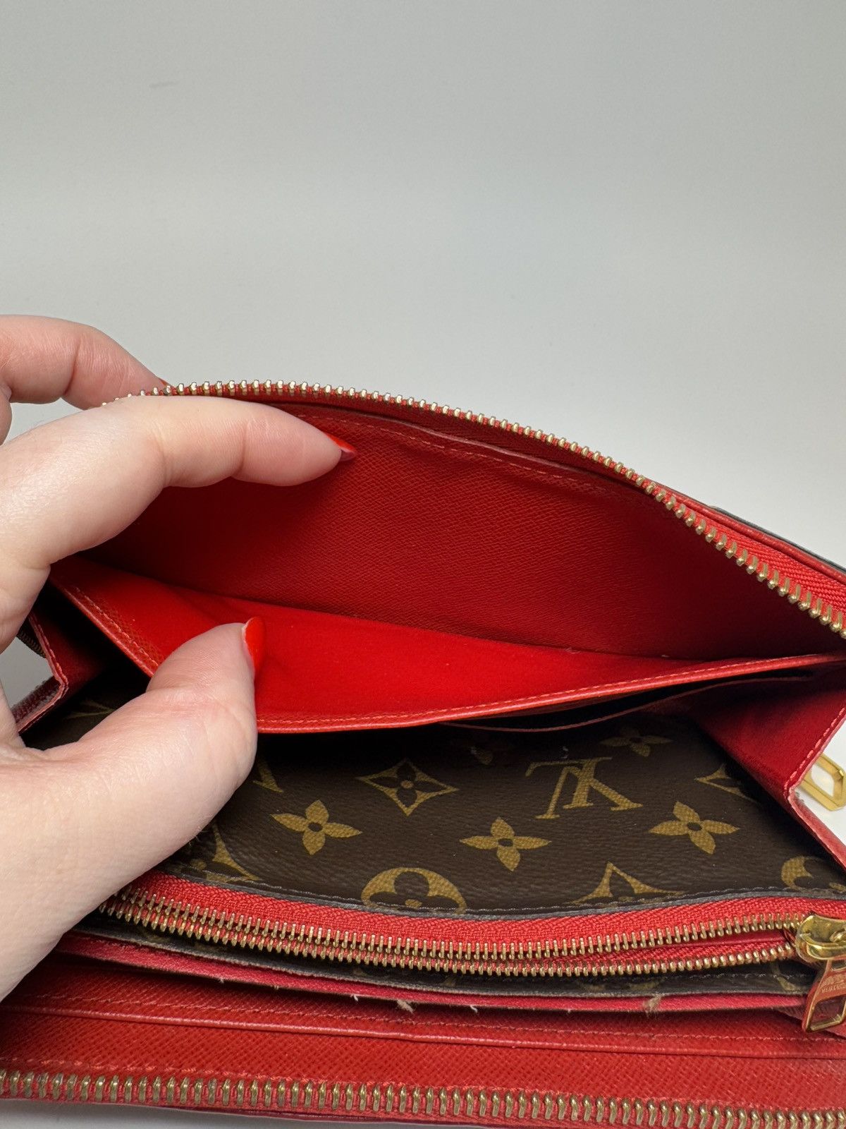 Louis Vuitton Louis Vuitton Retiro Zippy Wallet in Cerise Red Monogram Size ONE SIZE - 8 Thumbnail