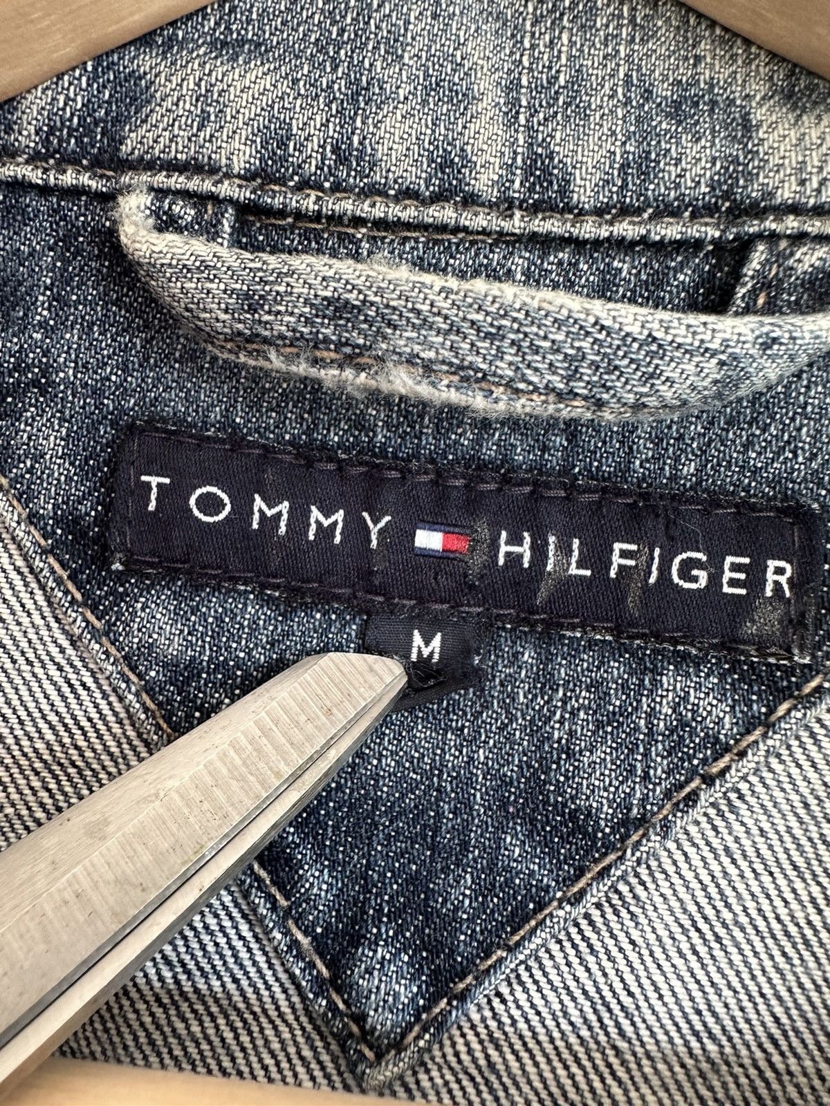 Tommy Hilfiger Tommy Hilfiger denim jacket with original scuffs Size US M / EU 48-50 / 2 - 4 Thumbnail