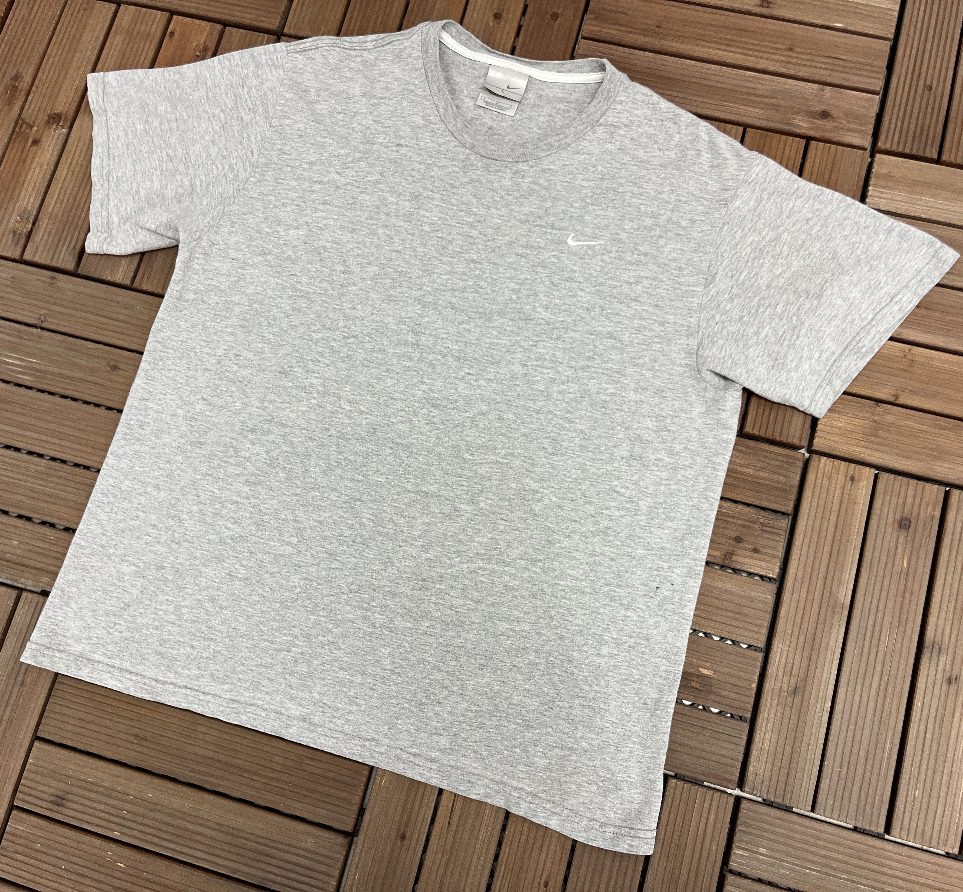 Nike × Vintage Nike Small Swoosh Embroidered Vintage Grey T-Shirt Tee Size US L / EU 52-54 / 3 - 3 Thumbnail