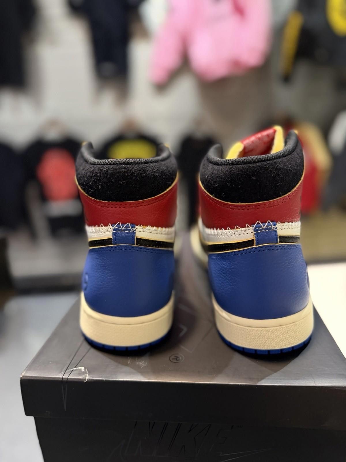 Jordan Brand Air Jordan 1 x Union x Fragment Black and Varsity Red (10.5) Size US 10.5 / EU 43-44 - 8 Thumbnail