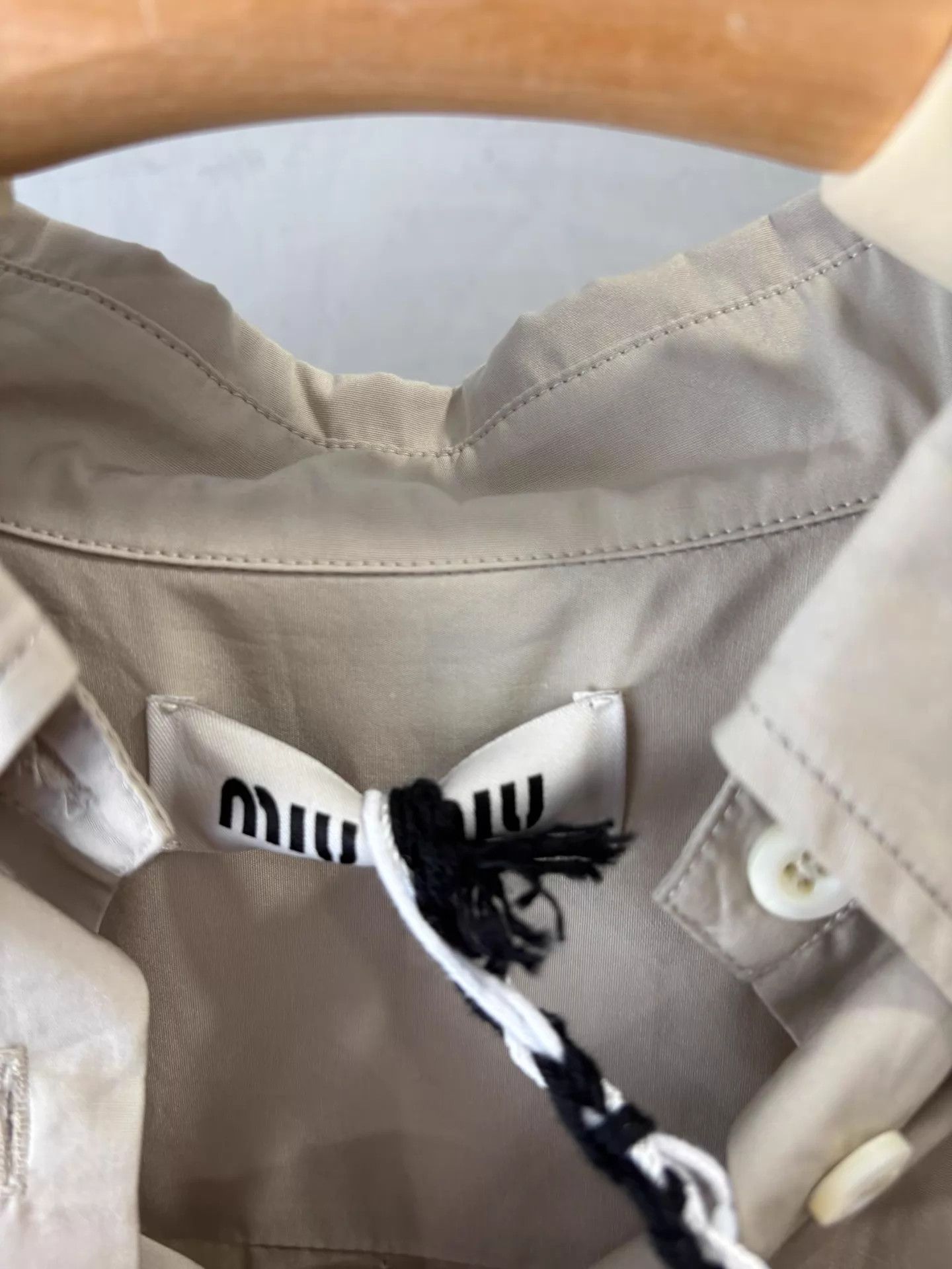 Miu Miu MIU MIU 24SS Light Khaki Embroidered Logo Romper 38 Size 26" / US 2 / IT 38 - 3 Thumbnail