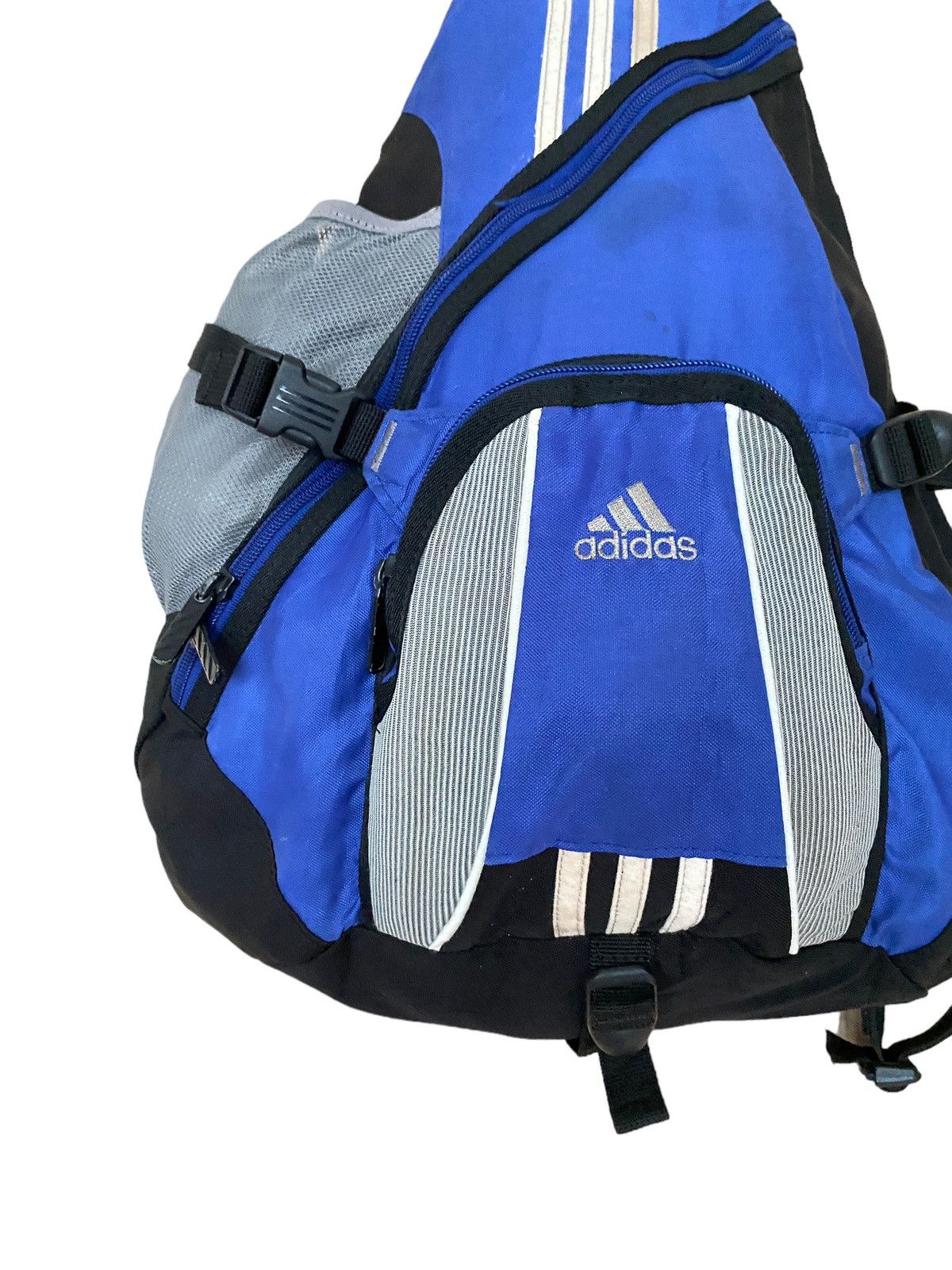 Vintage Vintage Brand Adidas Waist Bag Crossbody 2000s Size ONE SIZE - 6 Thumbnail