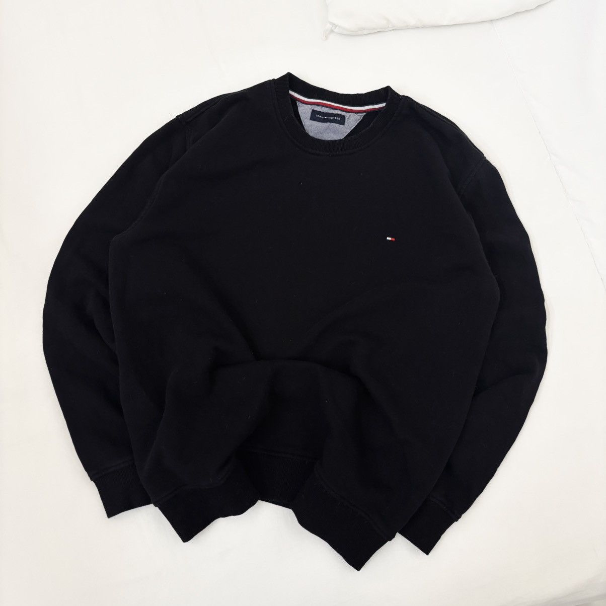 Tommy Hilfiger Tommy Hilfiger Sweatshirt Small Logo Embroidered Size US XL / EU 56 / 4 - 1 Thumbnail