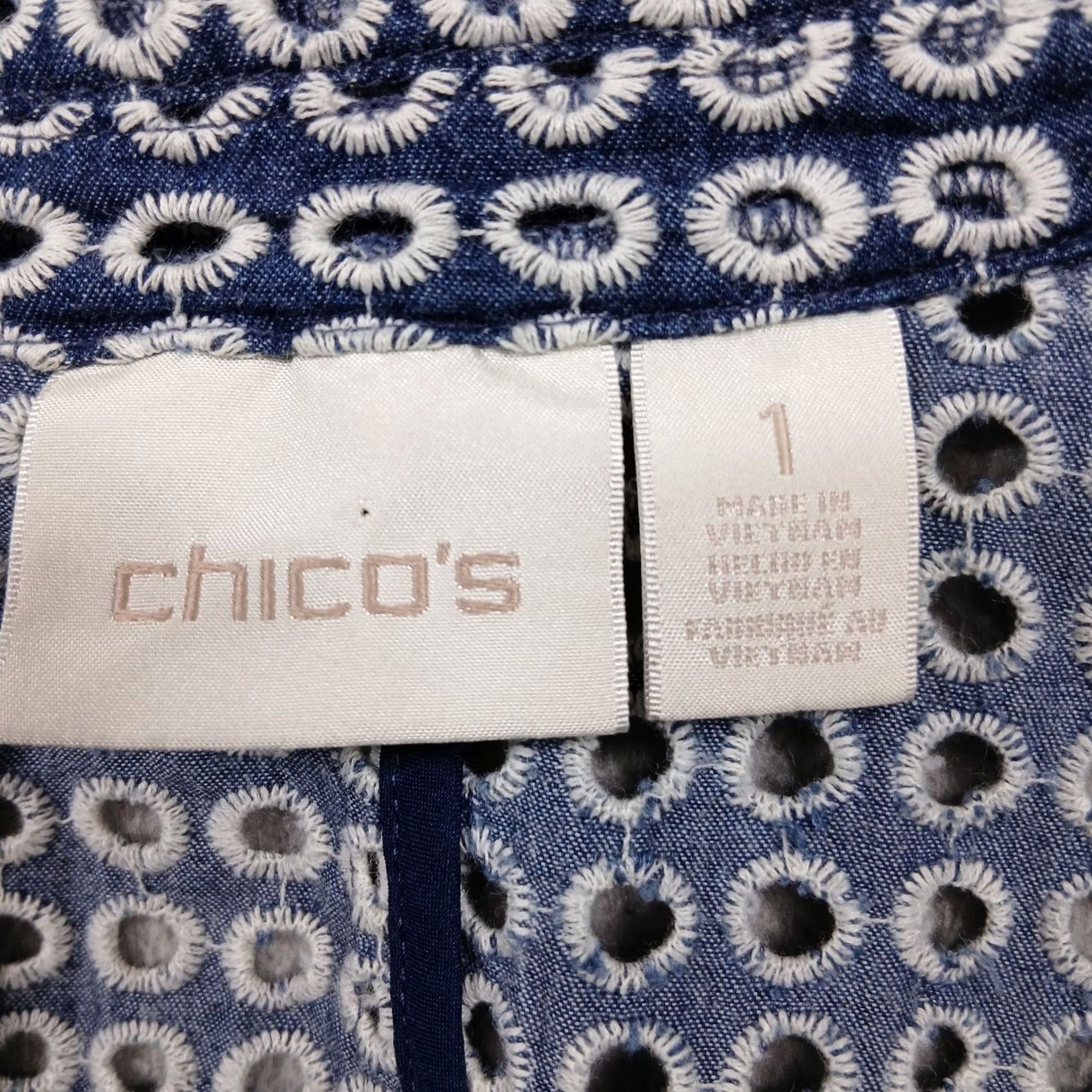 Vintage Chico's Textured Jacket Women's Blazer Geometric Blue White 1 Button Front 3/4 Sleeve Mid-Length Embroidered Open Front Casual Workwear Size XS / US 0-2 / IT 36-38 - 4 Thumbnail