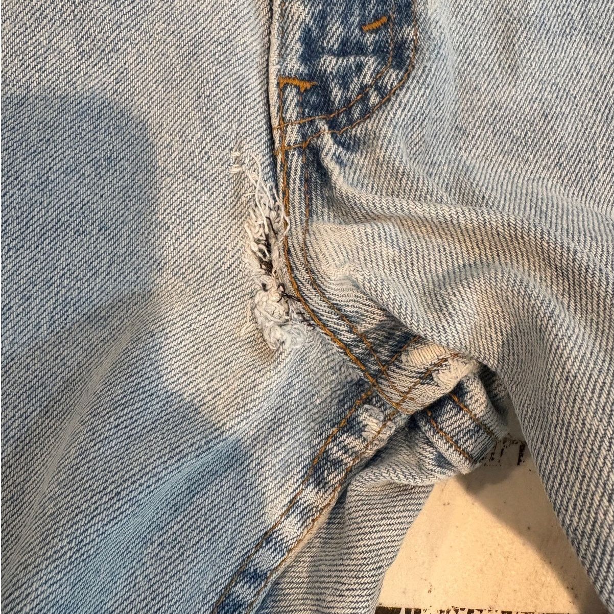 Levi's × Vintage Levi's 550 Jeans Mens 32x30 (31x29) Light Wash Blue Vintage Size US 31 - 5 Thumbnail