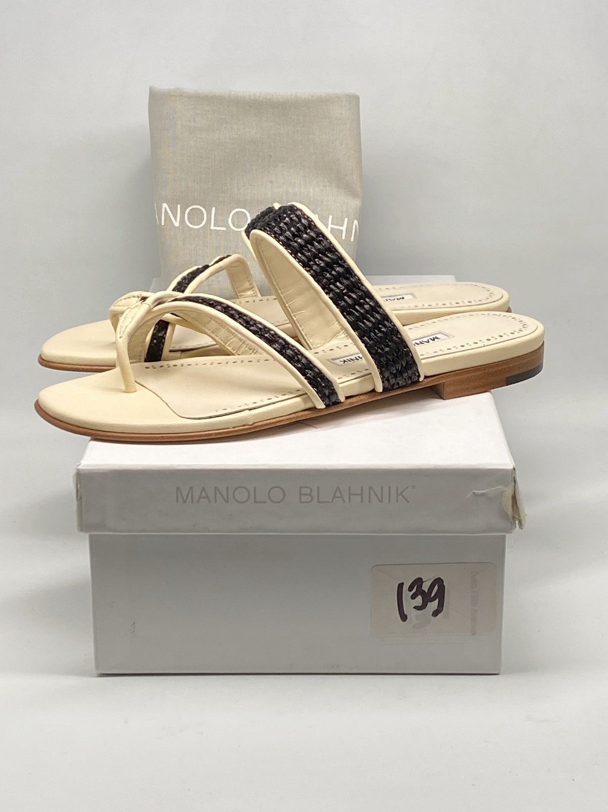 Manolo Blahnik Manolo Blahnik Susara Leather Sandals size 36 Size US 6 / IT 36 - 10 Thumbnail