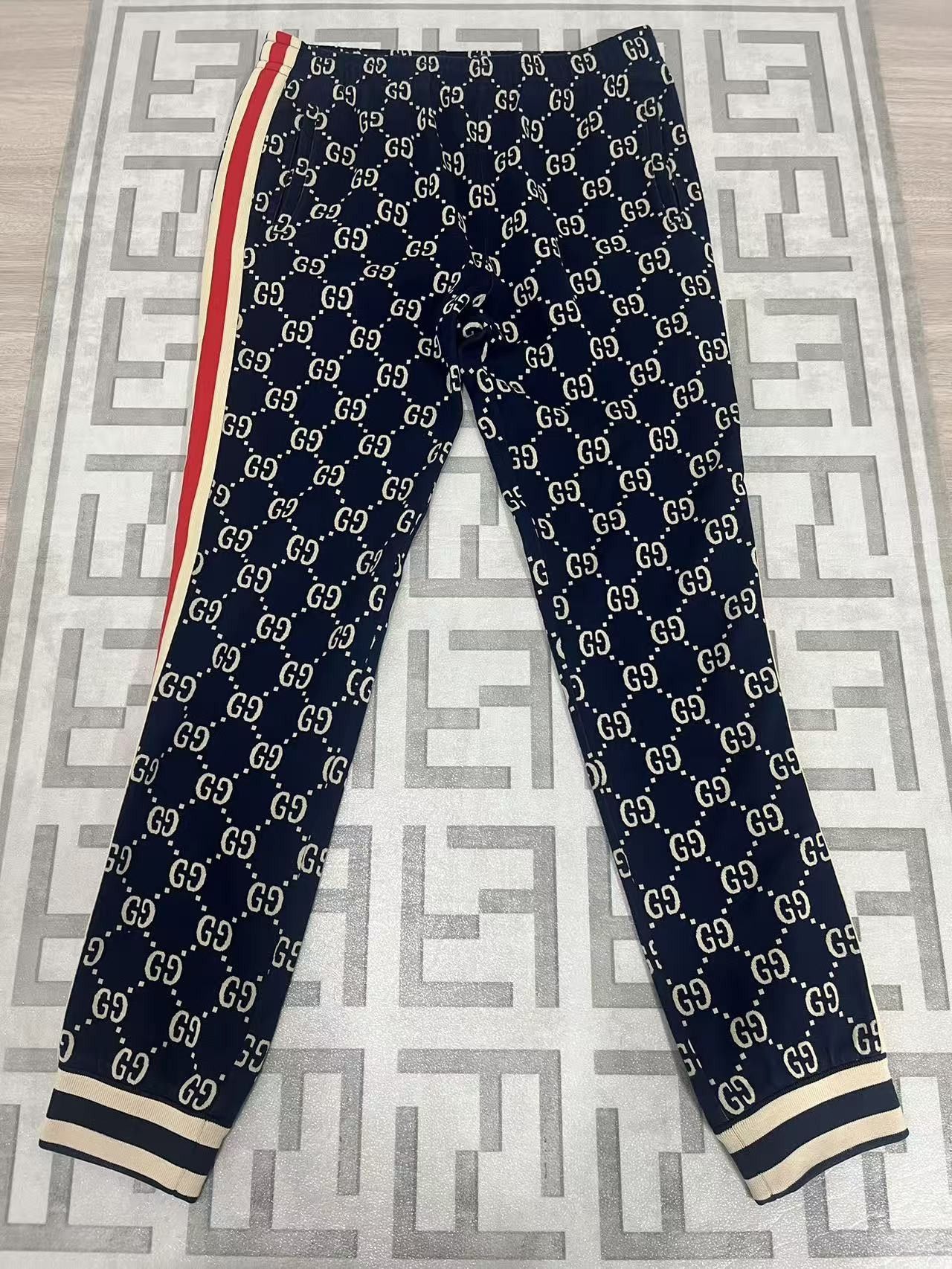 Gucci Gucci GG Monogram Sweatpants Size L Size US 34 / EU 50 - 1 Thumbnail