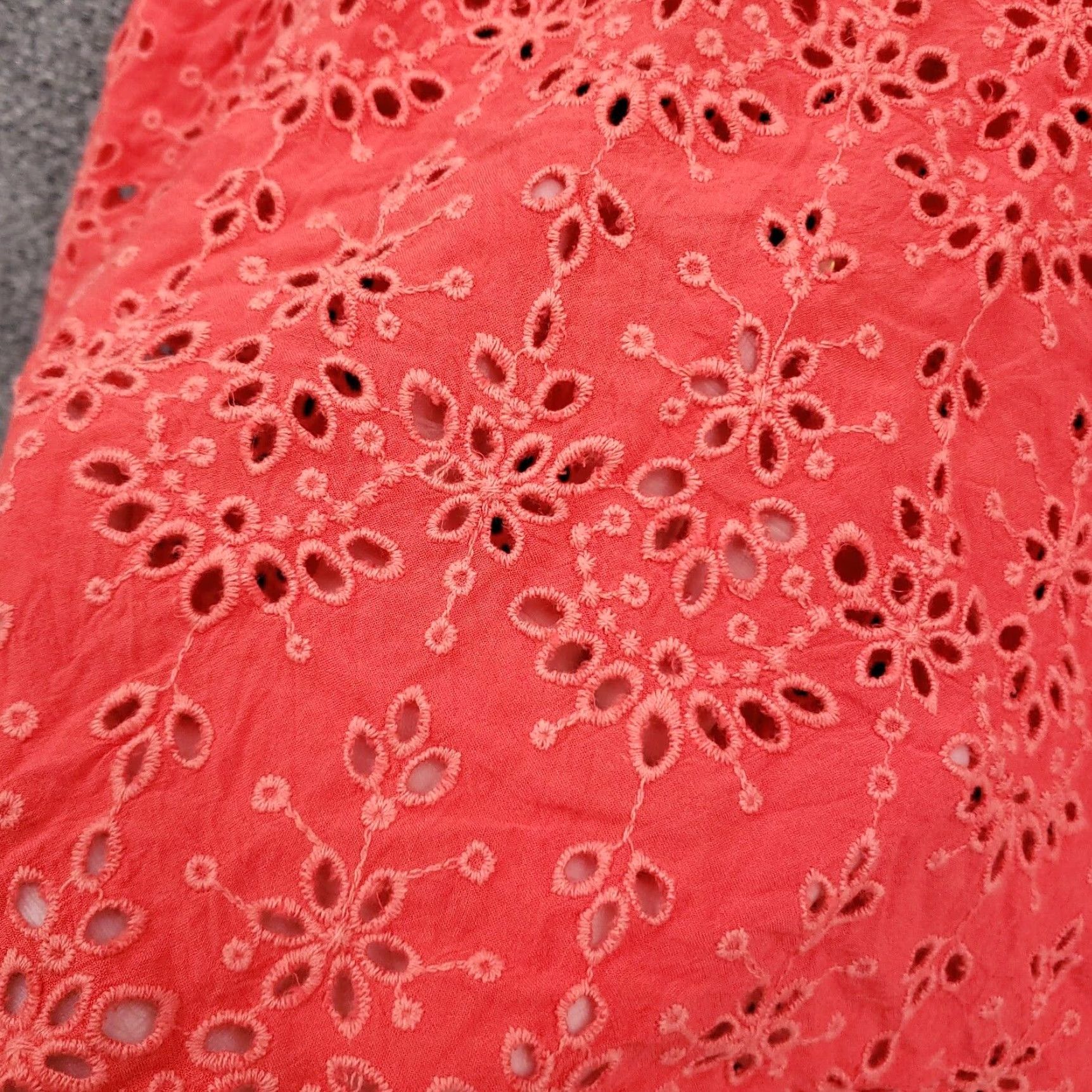 Vintage Democracy Tank Womens M Medium Red Tunic Sleeveless Pullover Casual Top Eyelet Floral Round Neck, Collarless, Rayon Size M / US 6-8 / IT 42-44 - 6 Thumbnail