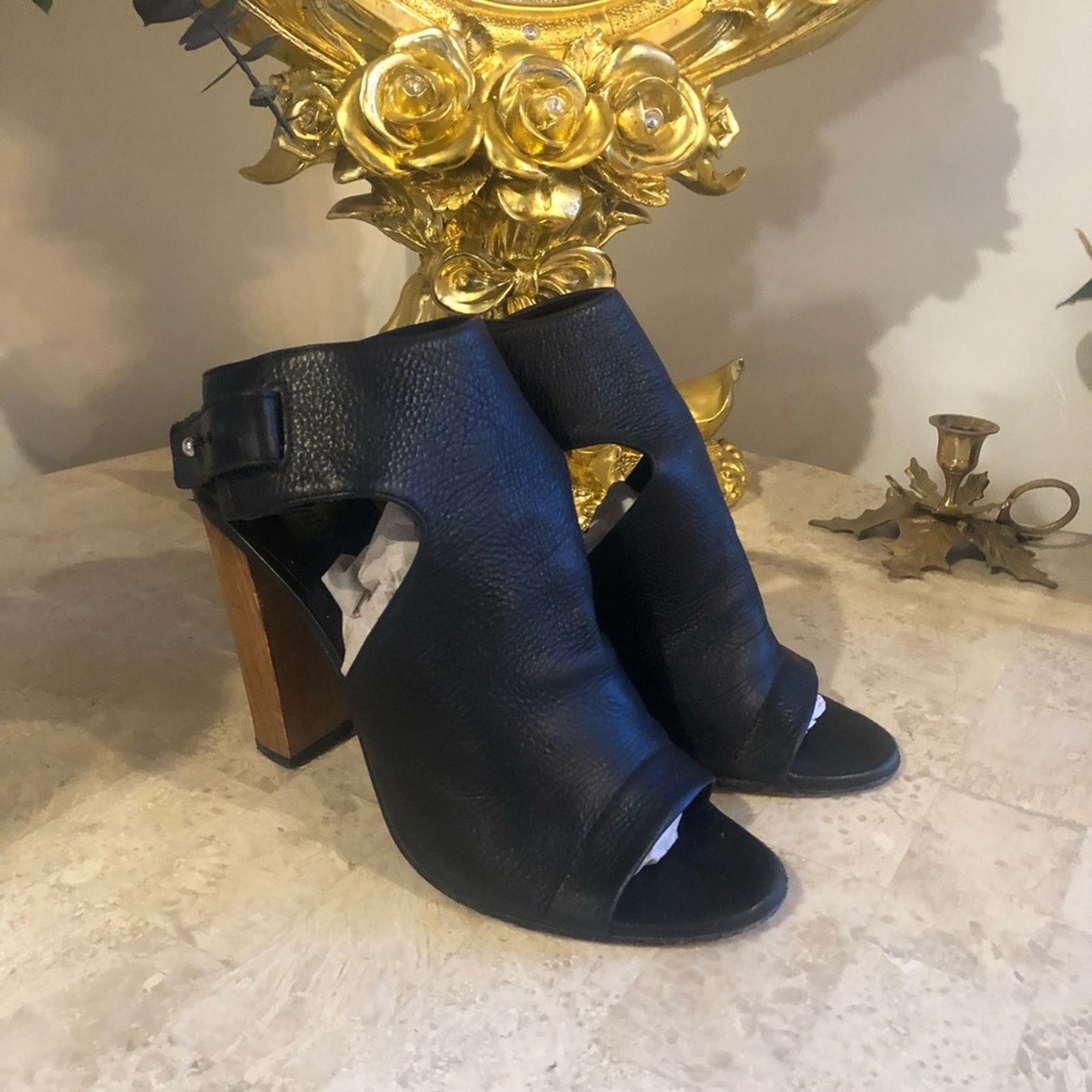 Vince Vince. Open heal leather strap thick heel Size US 7.5 / IT 37.5 - 3 Thumbnail