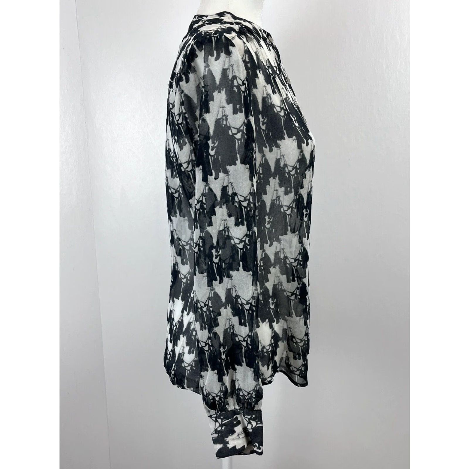 Banana Republic VINTAGE? Wait the item is Banana Republic, not vintage. So: Banana Republic Blouse Shirt Womens Size 4 Long Sleeve Sheer Black White Career Office Size S / US 4 / IT 40 - 4 Thumbnail