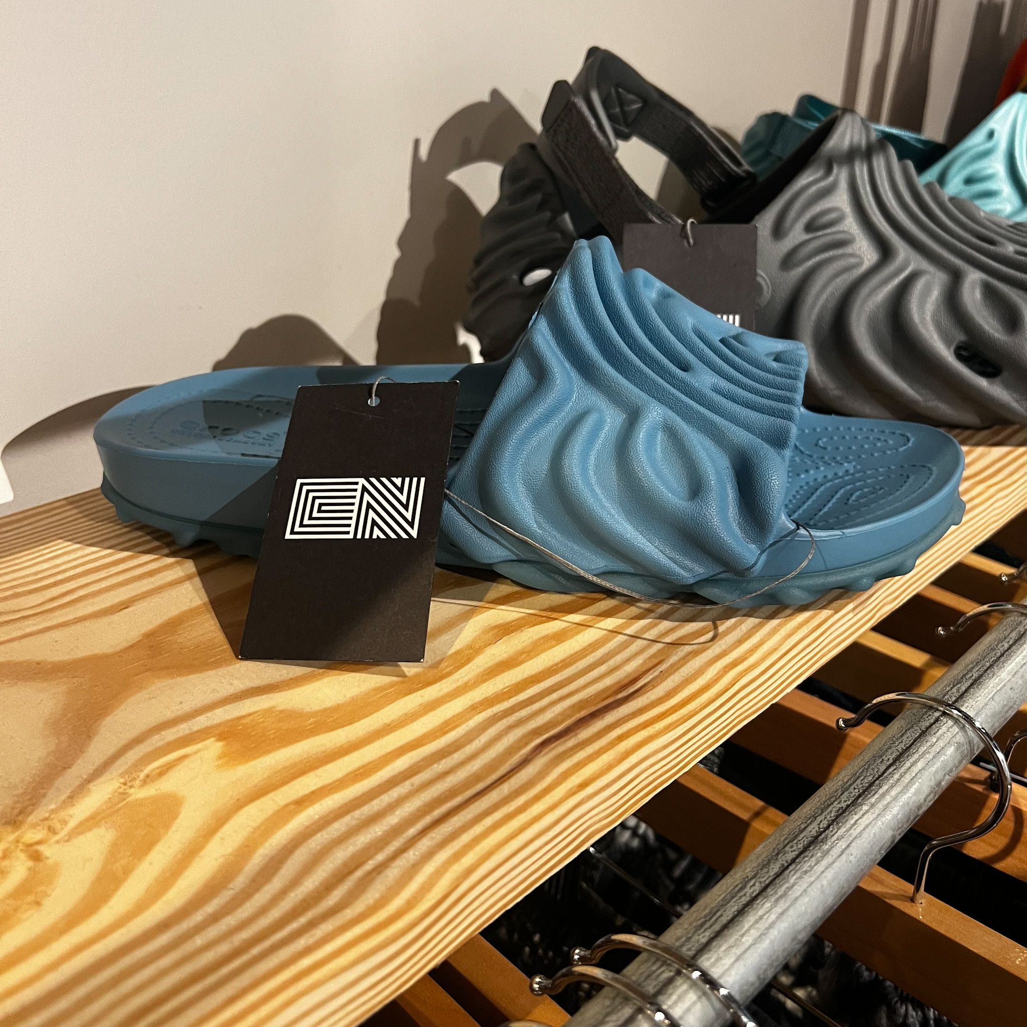 Crocs × Salehe Bembury Salehe Bembury X Crocs Slide Tashmoo • 9 Size US 9 / EU 42 - 2 Thumbnail