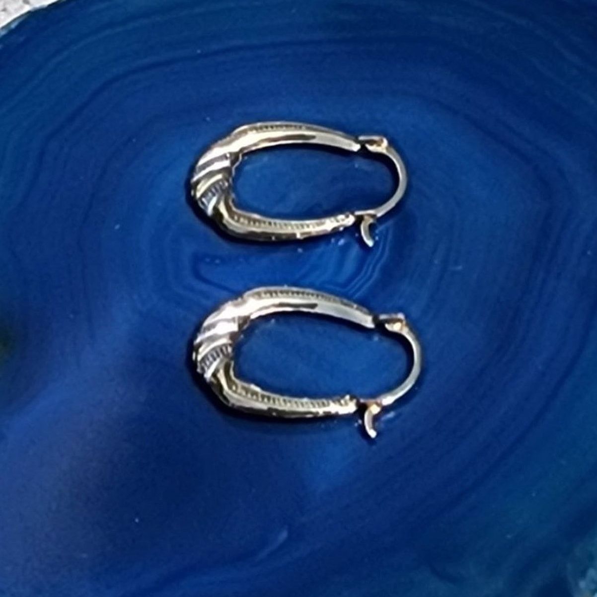Vintage 14K Two Tone Gold Corrugated Oval Twist Hoop Earrings Size ONE SIZE - 4 Thumbnail