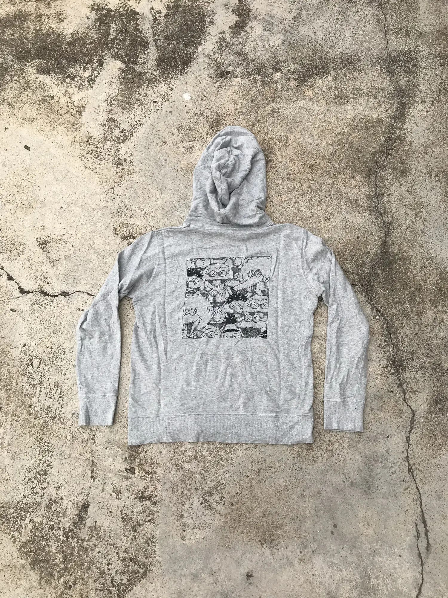 Kaws × Uniqlo Kaws Uniqlo Grey Hoodie Size US M / EU 48-50 / 2 - 2 Thumbnail