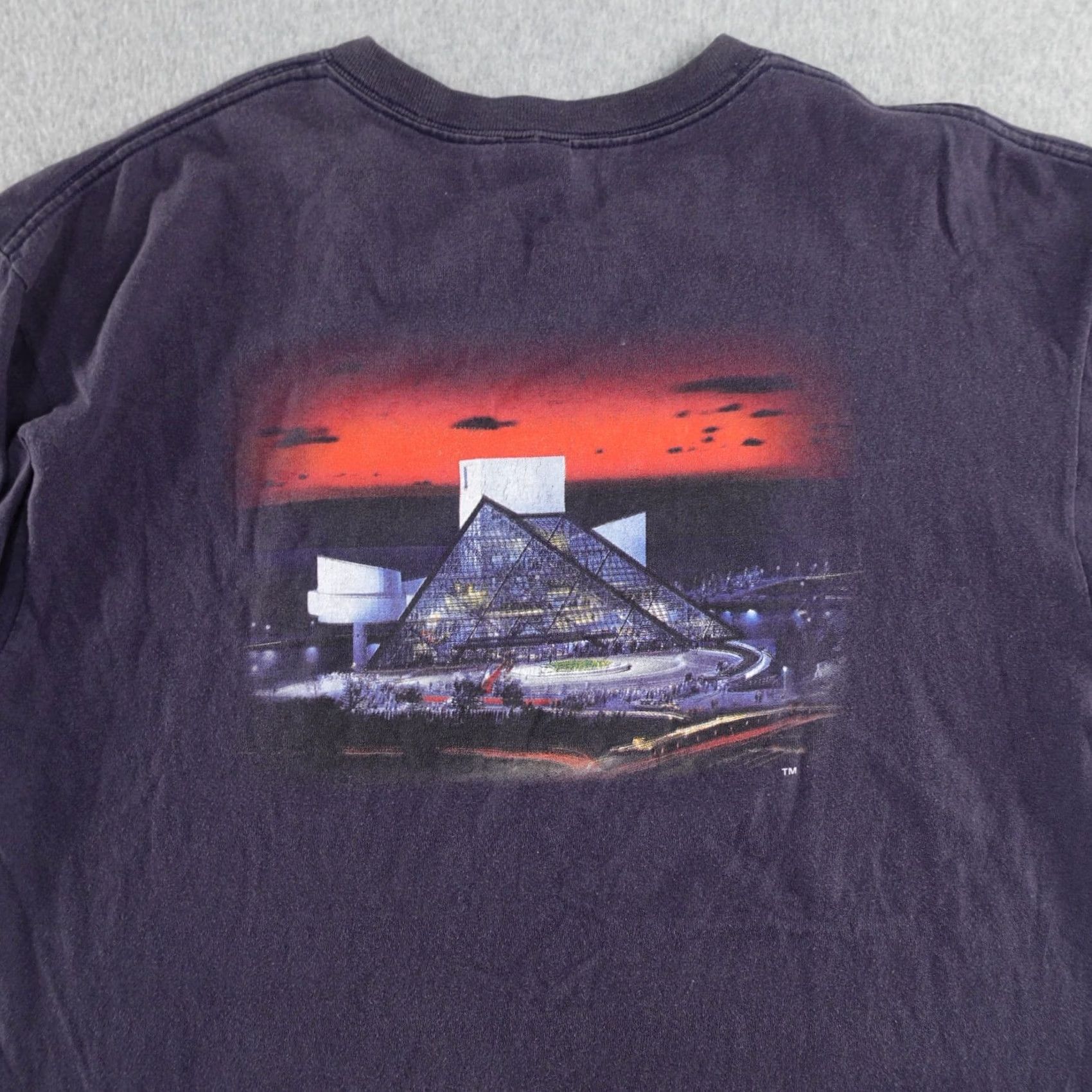 Anvil VINTAGE Nike Rock T-Shirt Mens XL Blue 23X30 Rock Hall of Fame Museum Tshirt Anvil Brand Logo Short Sleeve Crew Neck 100% Cotton Size US XL / EU 56 / 4 - 3 Thumbnail
