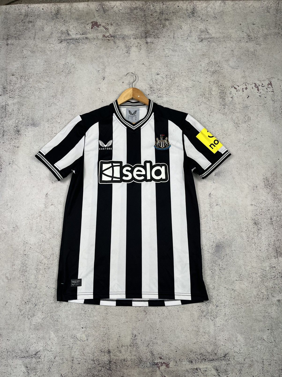Castore CASTORE NEWCASTLE UNITED 2023/2024 SOCCER JERSEY FOOTBALL Size US M / EU 48-50 / 2 - 1 Thumbnail