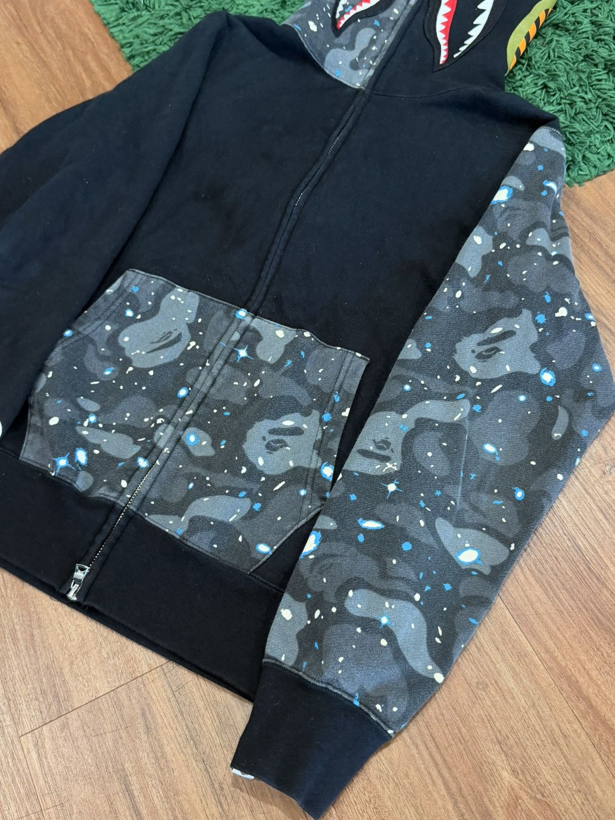 Bape BAPE - Black Space Camo Shark Full Zip Hoodie - Size Medium Size US M / EU 48-50 / 2 - 2 Thumbnail