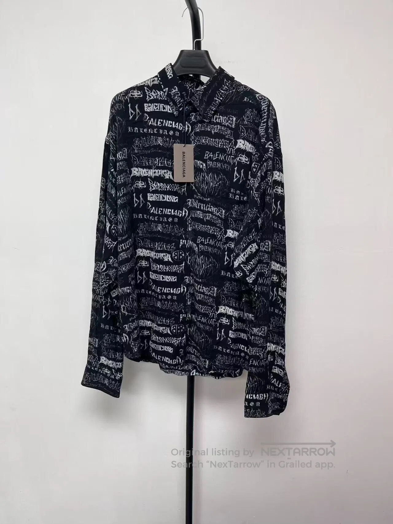 Balenciaga balenciaga logo print button. Size US M / EU 48-50 / 2 - 1 Thumbnail