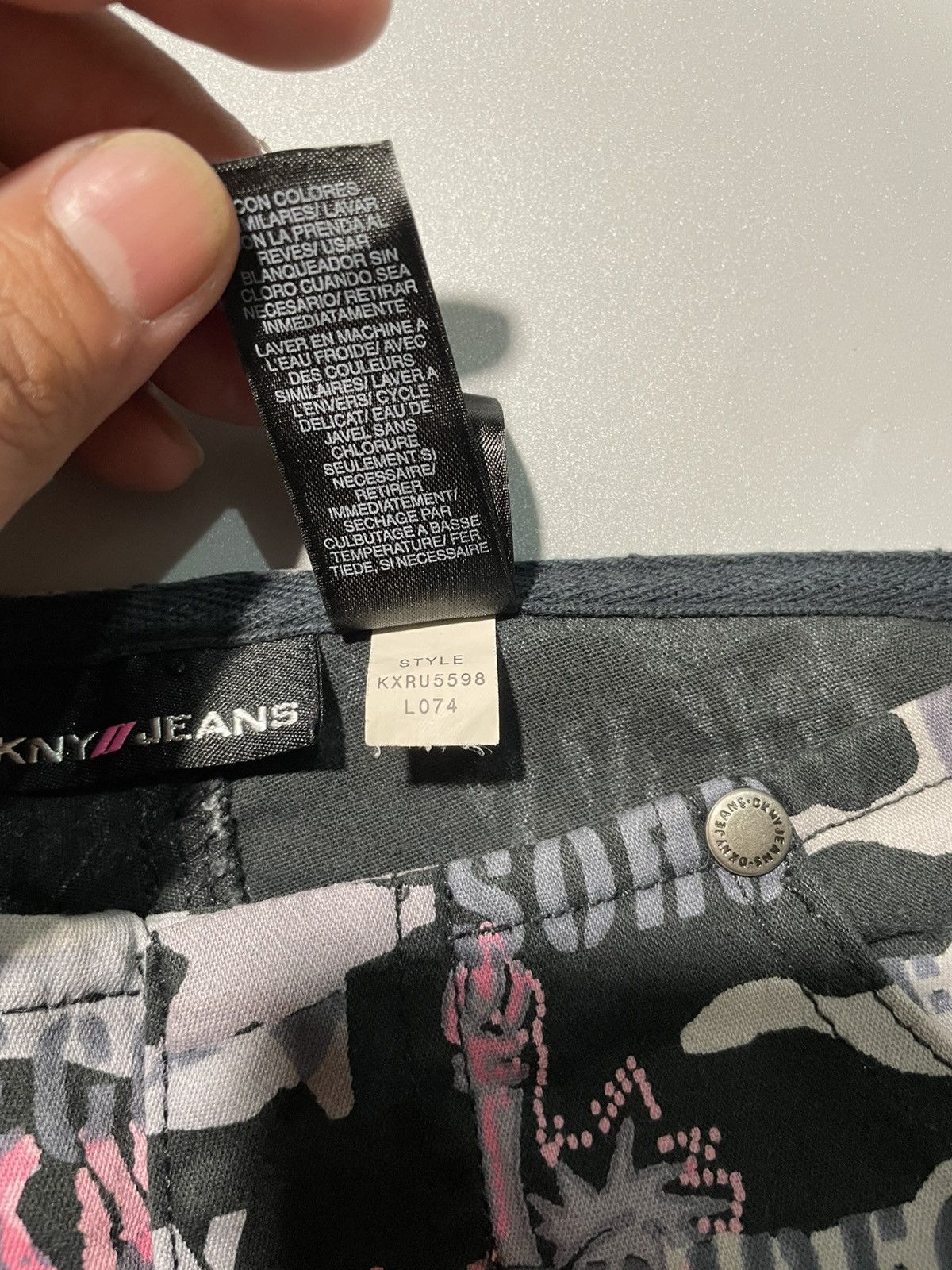 DKNY × Vintage Y2€ DKNY All Over Print Jeans Size 25" / US 0 / IT 36 - 7 Thumbnail
