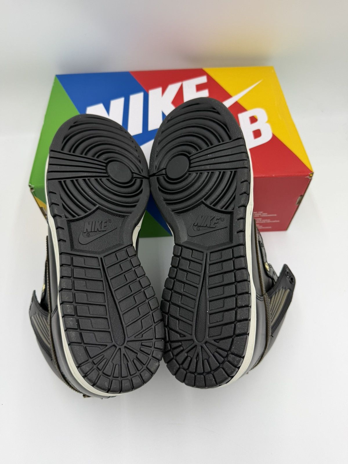 Nike SB Dunk High Pawnshop Skate Co. (Special Box) Size US 9.5 / EU 42-43 - 8 Thumbnail