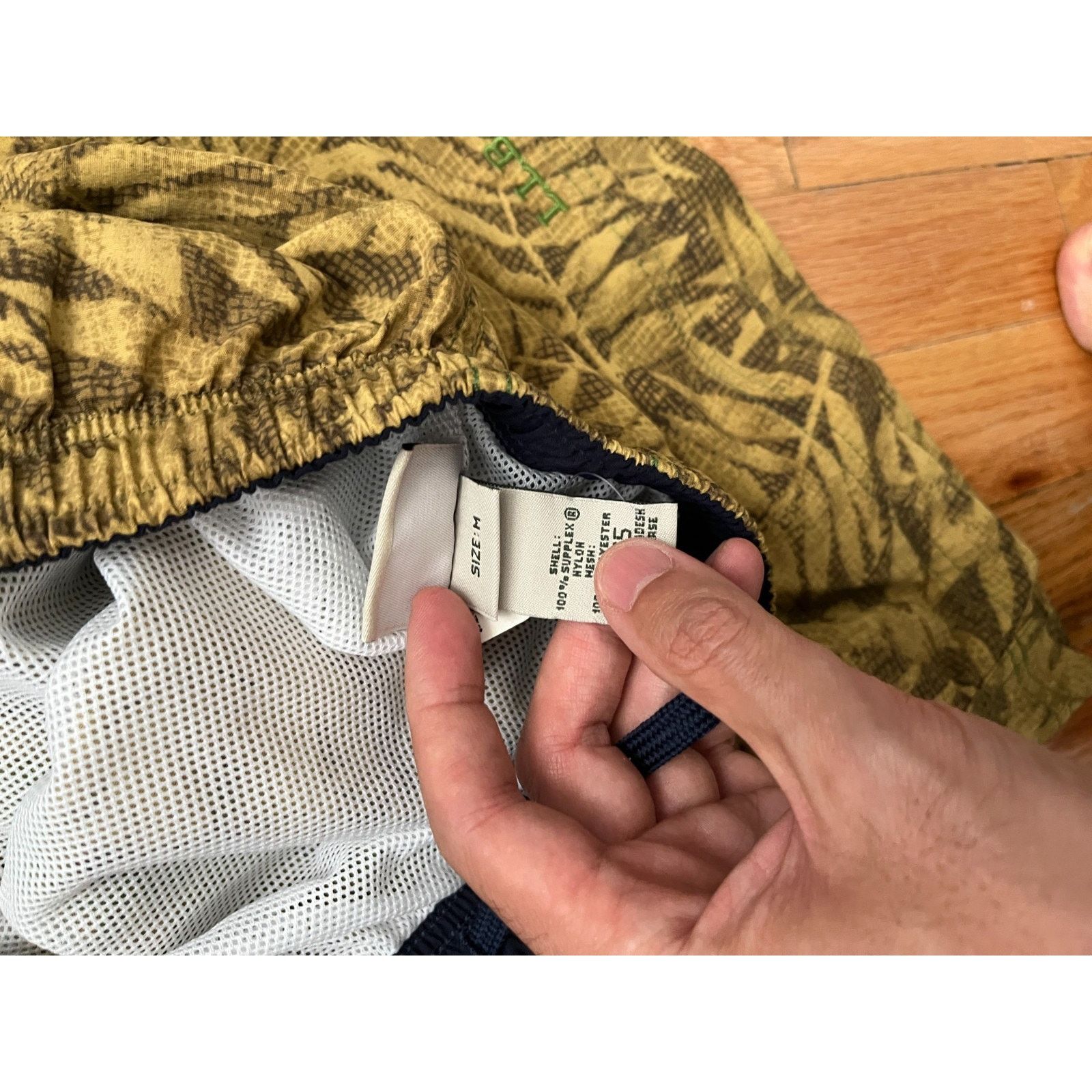 L.L. Bean LL Bean Men’s Supplex Nylon Shorts M tropical leaf print Size US 32 / EU 48 - 2 Thumbnail
