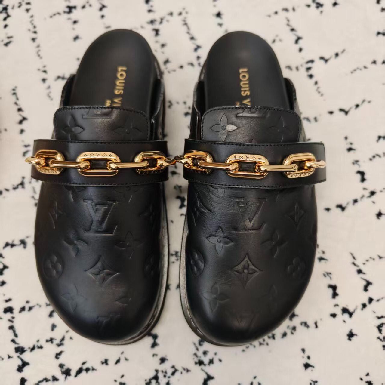 Louis Vuitton Louis Vuitton LV Slip-On Embossed Leather Sandals Size US 8 / IT 38 - 1 Thumbnail