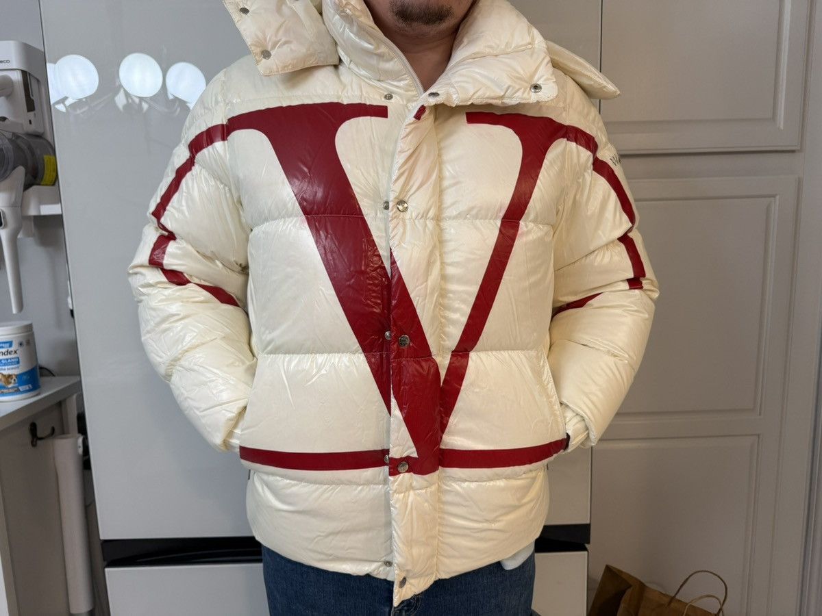 Moncler × Valentino White / Red Moncler X Valentino Coat size 52 (L/XL MENS) Size US L / EU 52-54 / 3 - 24 Thumbnail
