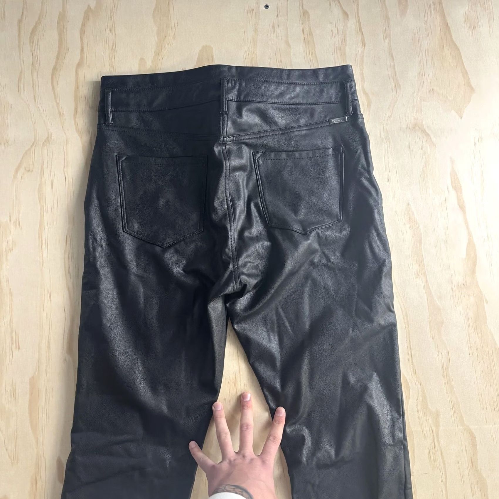 Vintage KanCan Faux Leather Jegging Pants Womens 32 Black Skinny Ankle Zip Button Fly Size 24" / US 00 / IT 34 - 2 Thumbnail