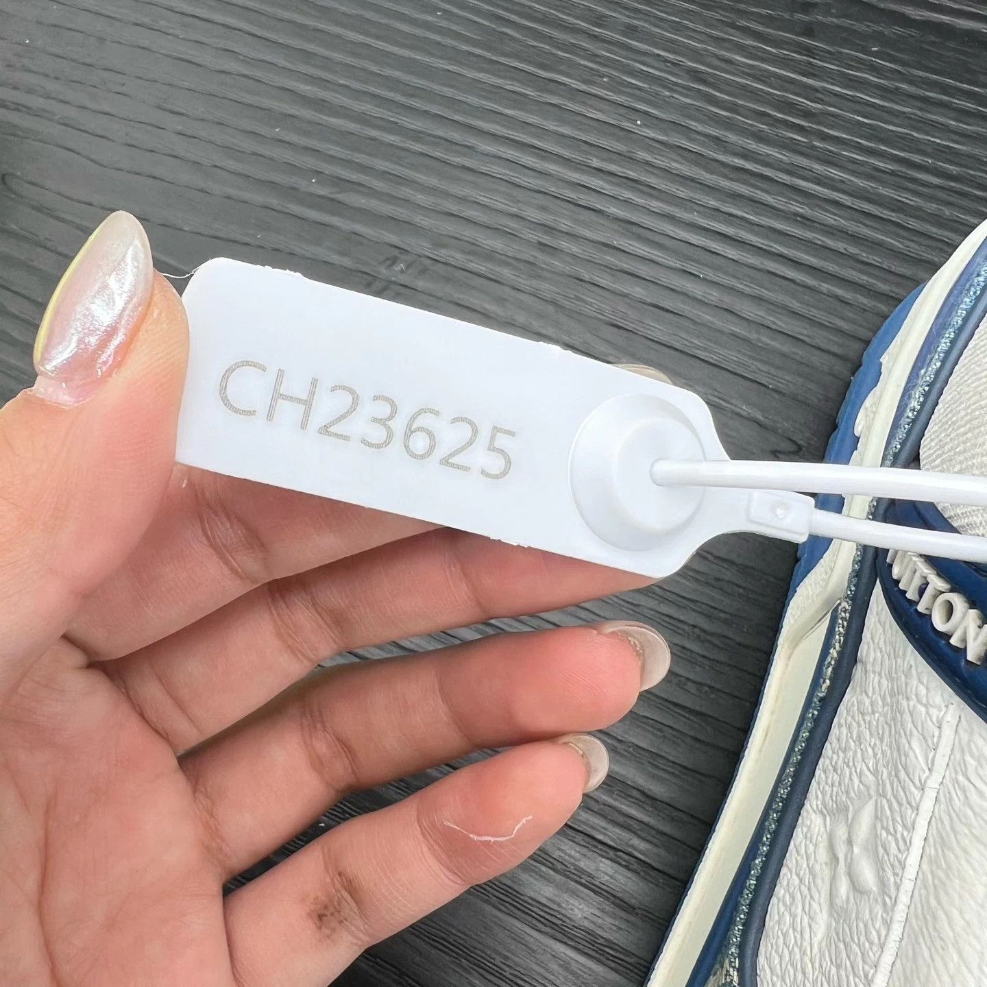 Louis Vuitton LV Trainer White Blue Denim 9.5/43.5 Size US 10.5 / EU 43-44 - 9 Thumbnail