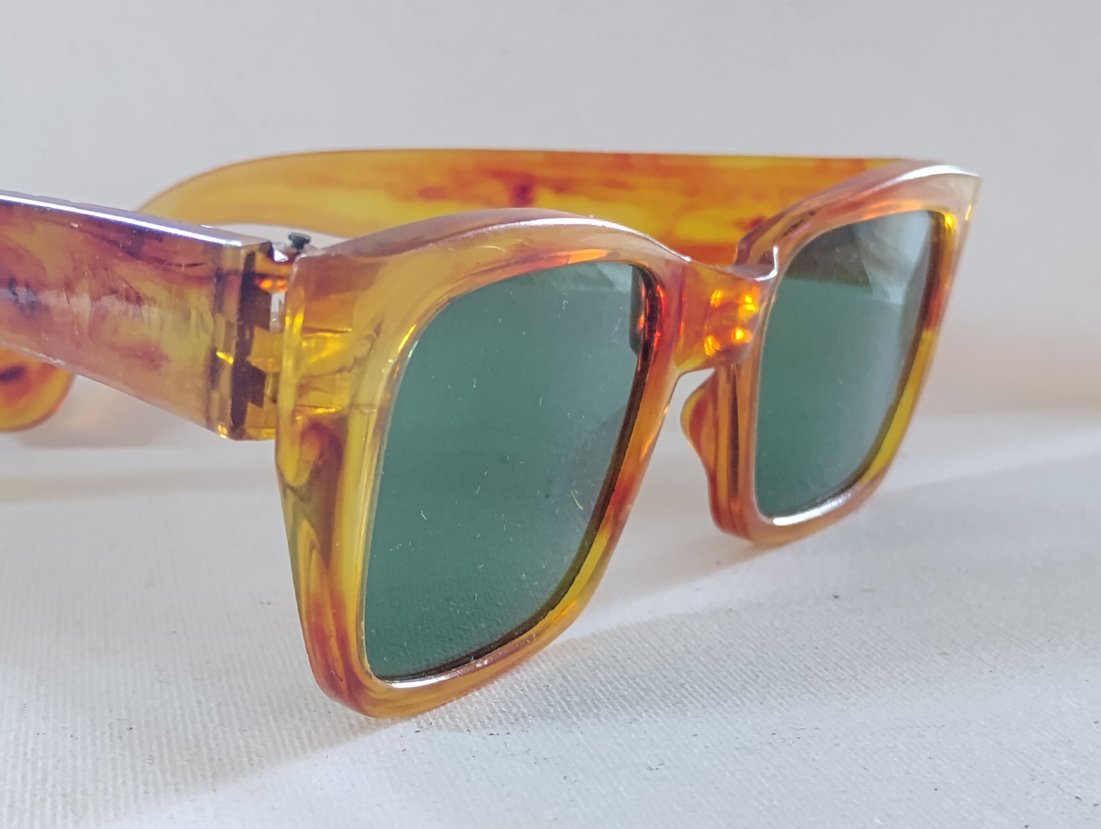 Other Vintage Rare Unisex Sunglasses w/Green lenses. NOS ITALY Size ONE SIZE - 2 Thumbnail
